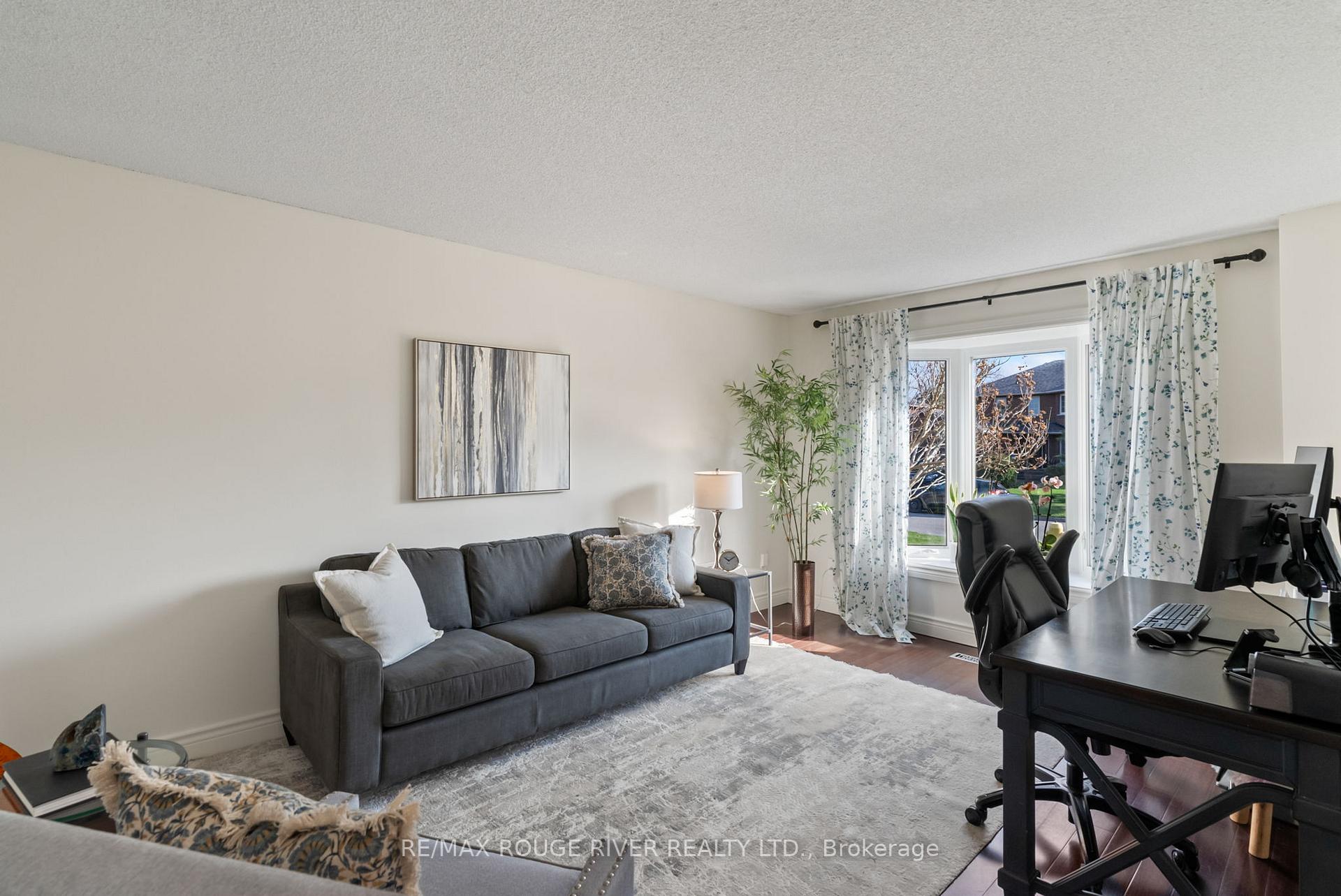 Photo 5 of 17 Wyndfield Crescent, Whitby, Pringle Creek — HOMEH