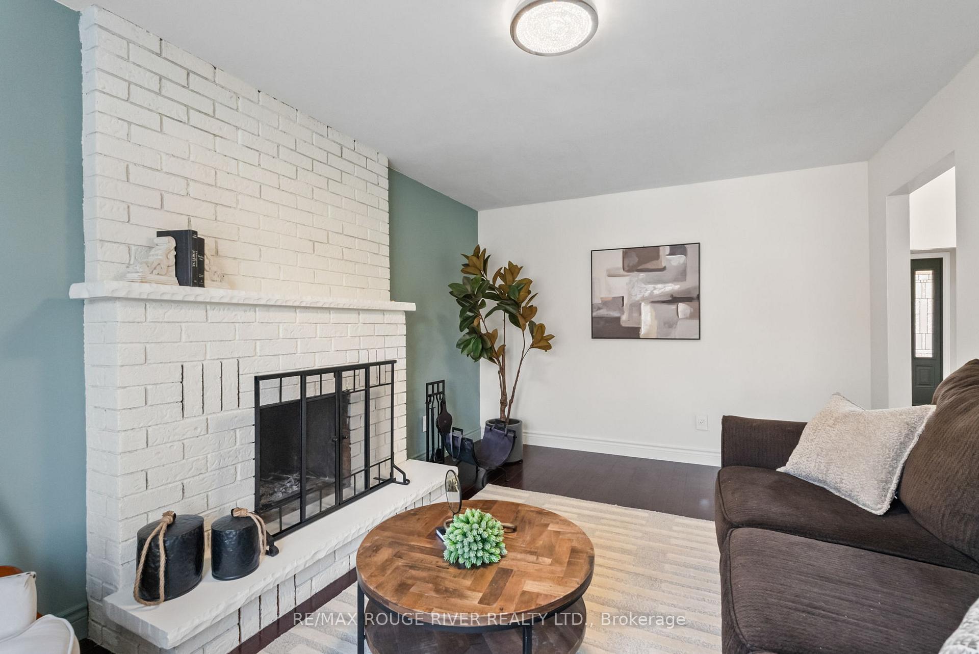 Photo 11 of 17 Wyndfield Crescent, Whitby, Pringle Creek — HOMEH