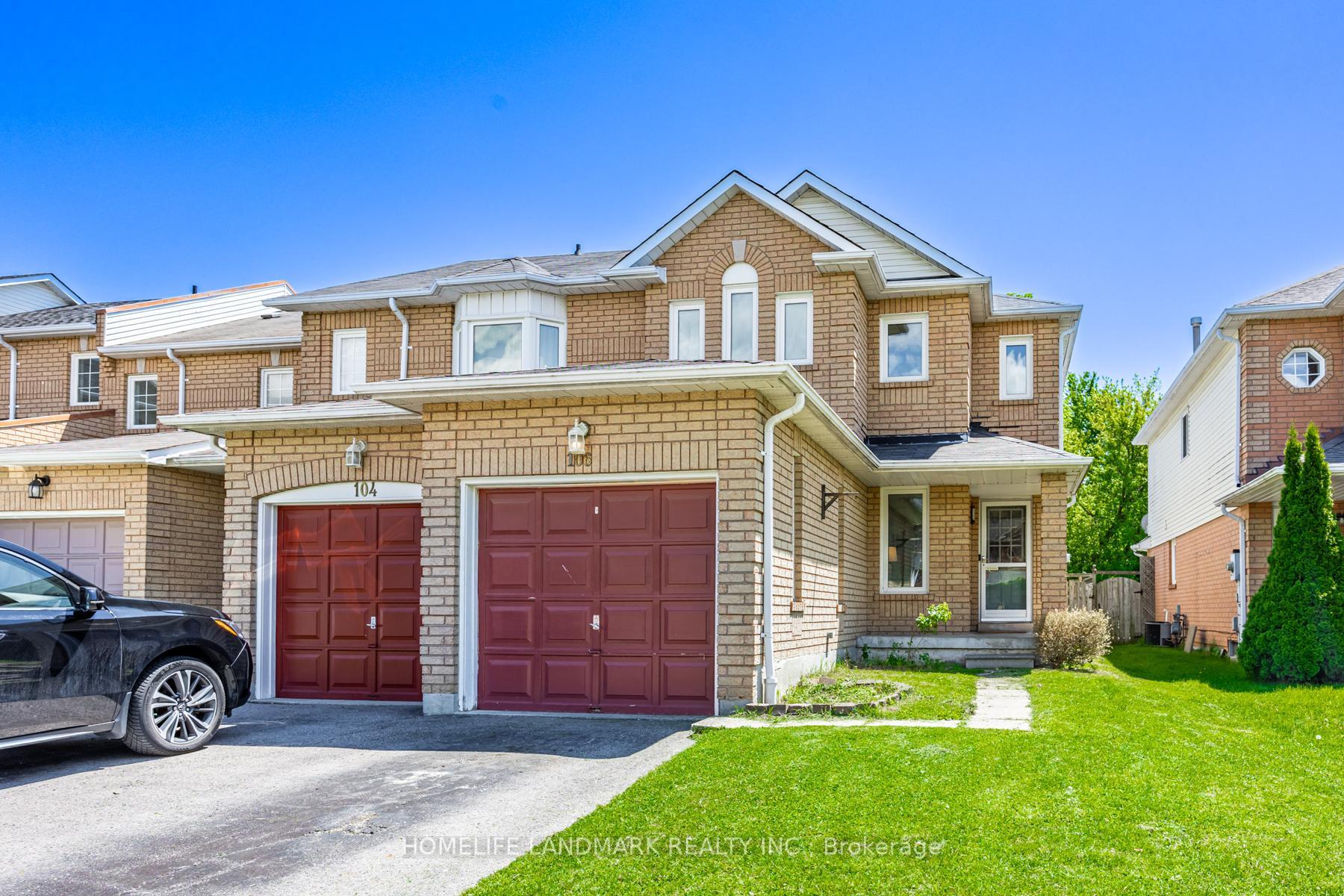 Front of 106 Creekwood Crescent