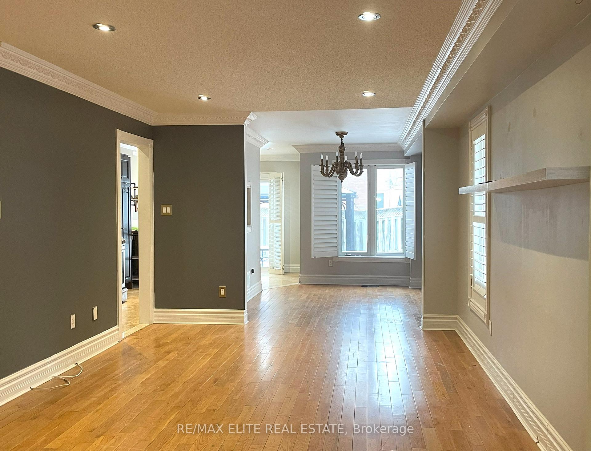 Photo 2 of 161 Komura Road, Vaughan, Vellore Village — HOMEH