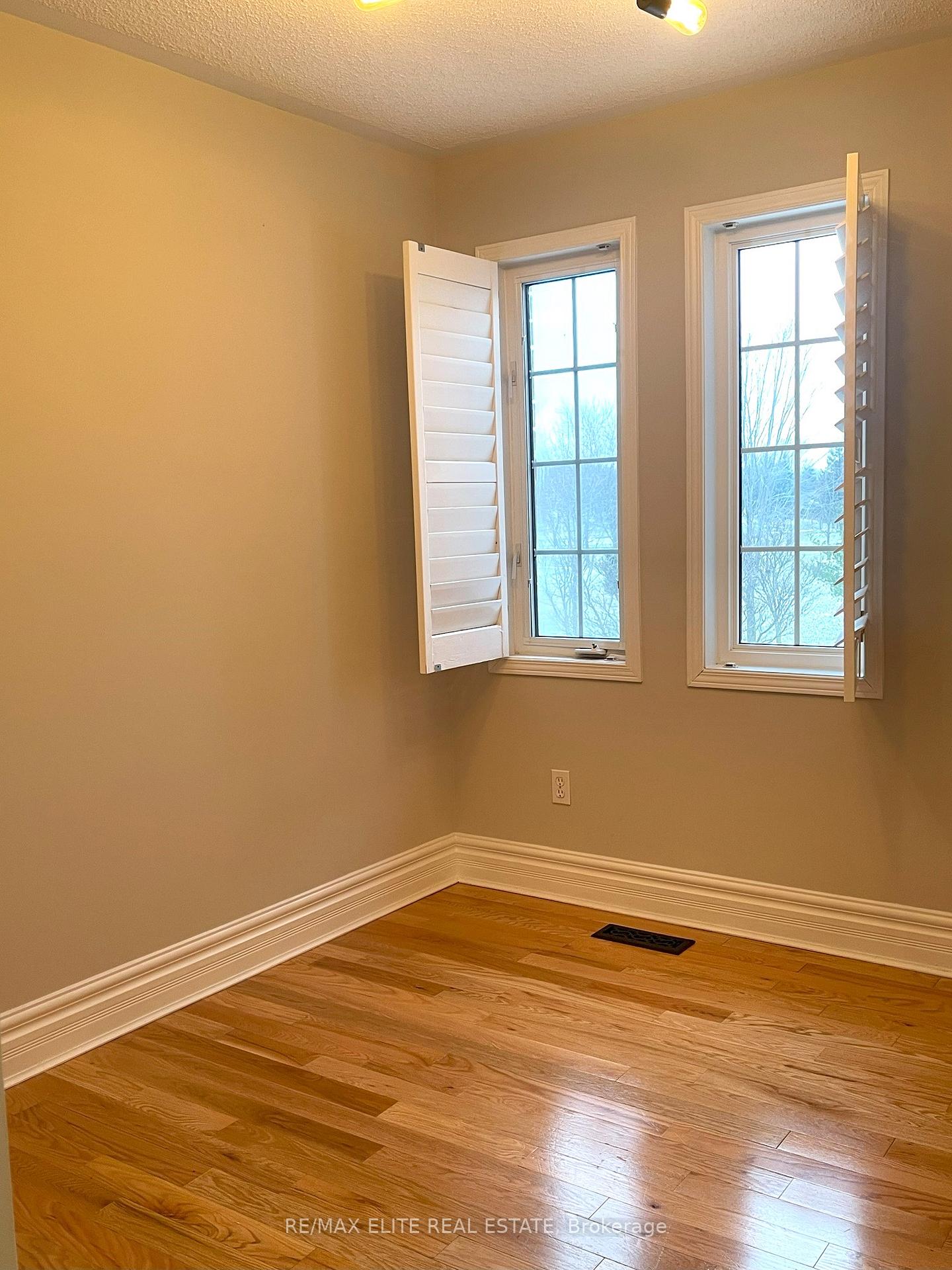 Photo 9 of 161 Komura Road, Vaughan, Vellore Village — HOMEH