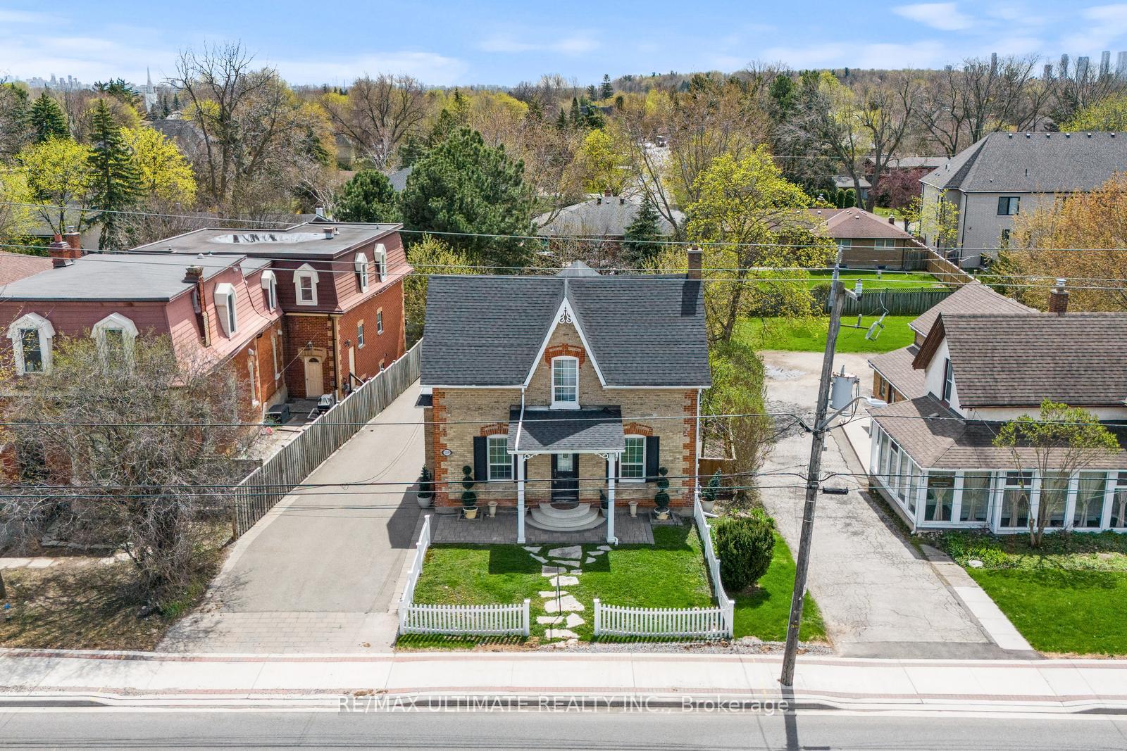 Photo 3 of 2339 Major Mackenzie Drive, Vaughan, Maple — HOMEH