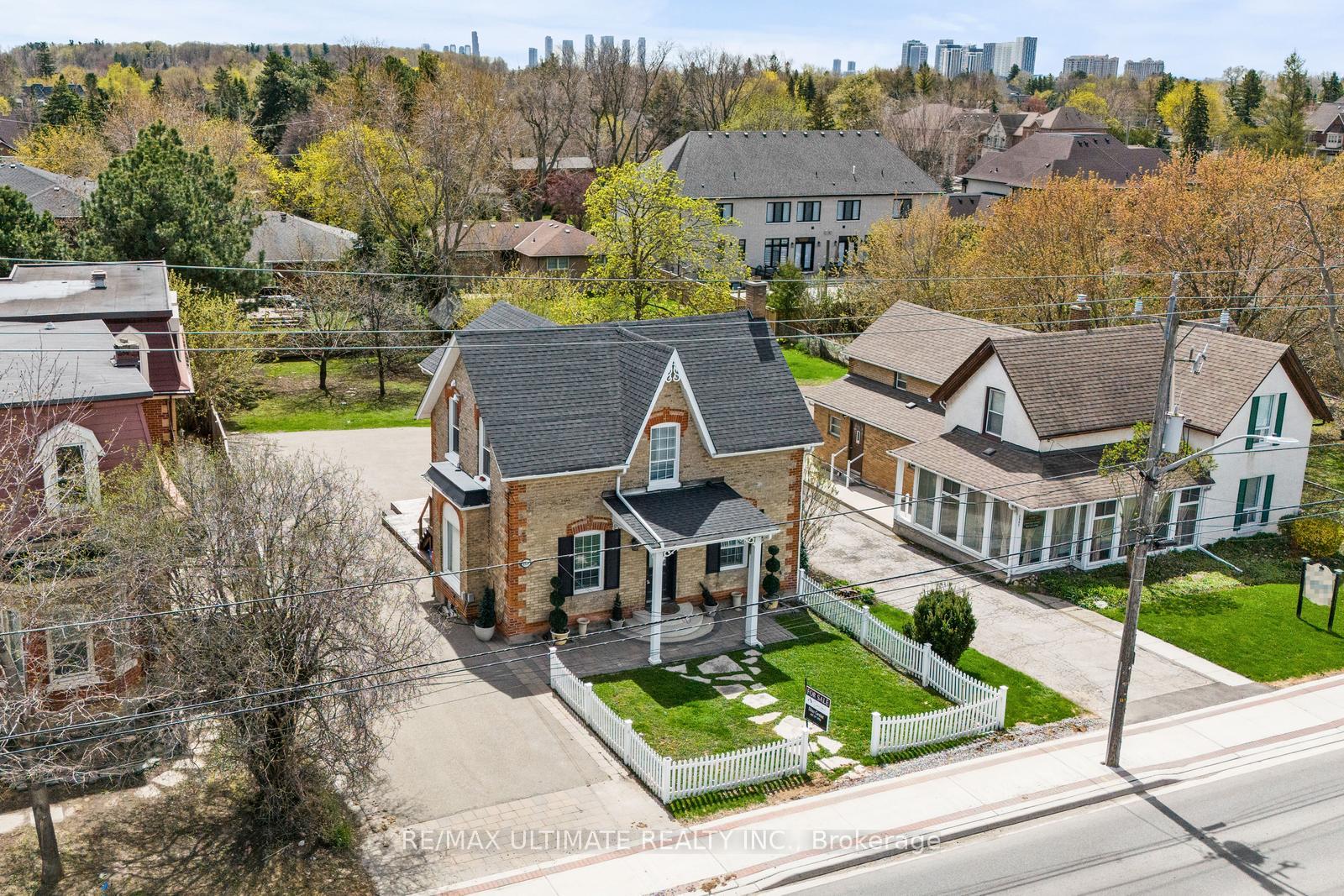 Photo 5 of 2339 Major Mackenzie Drive, Vaughan, Maple — HOMEH