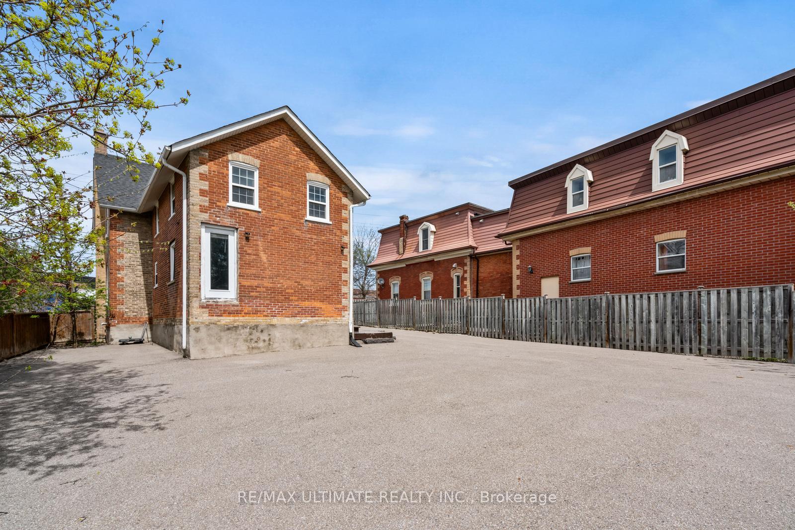 Photo 7 of 2339 Major Mackenzie Drive, Vaughan, Maple — HOMEH
