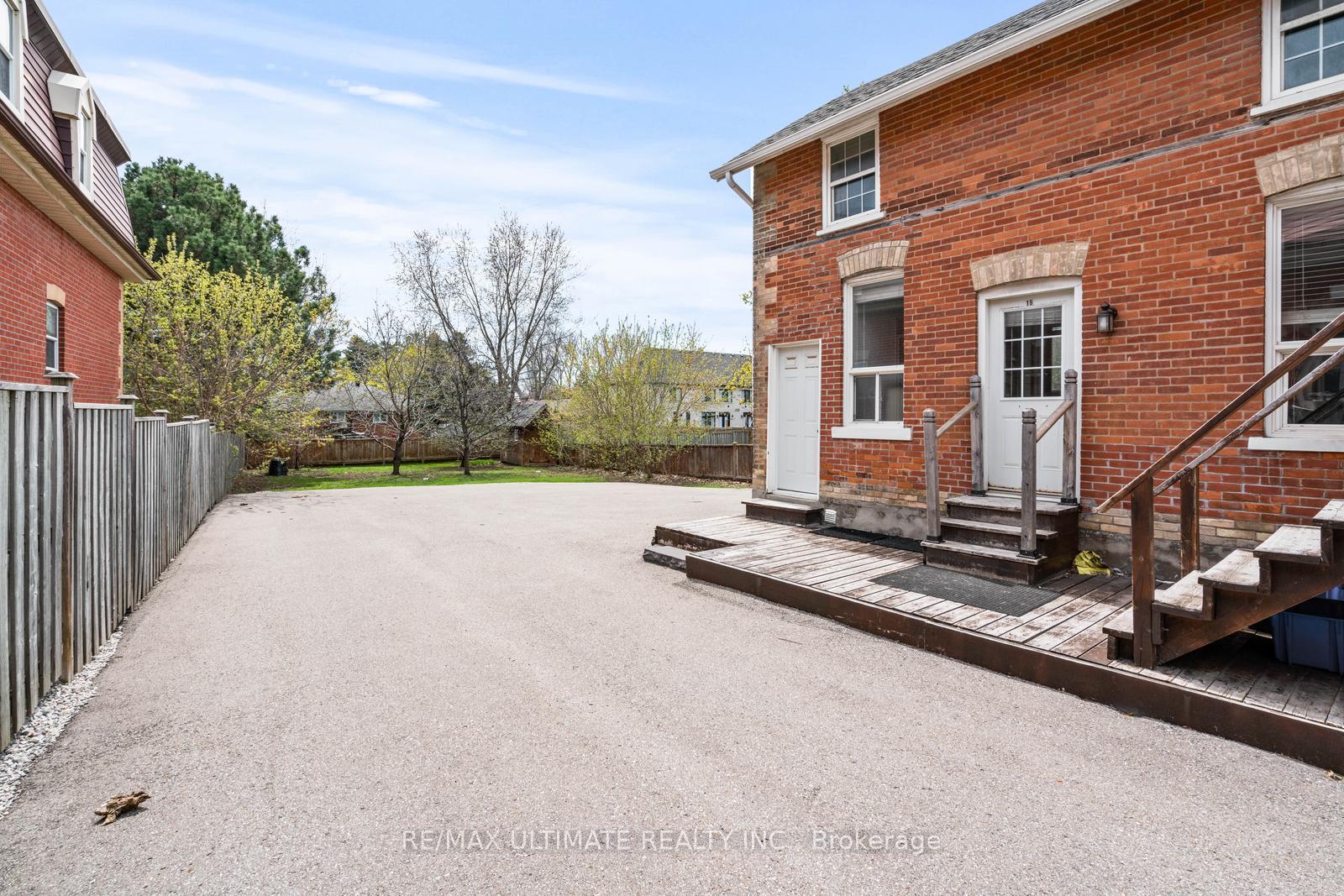 Photo 8 of 2339 Major Mackenzie Drive, Vaughan, Maple — HOMEH