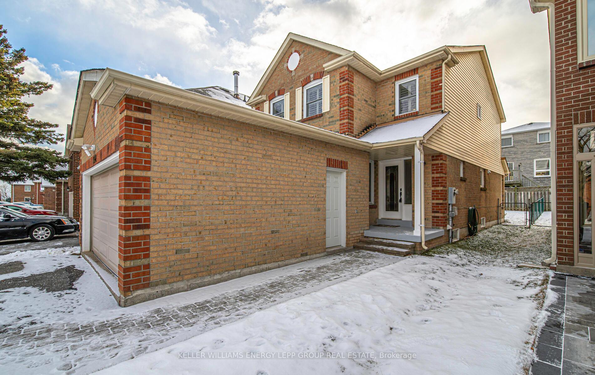Photo 3 of 1522 Falconcrest Drive, Pickering, Liverpool — HOMEH