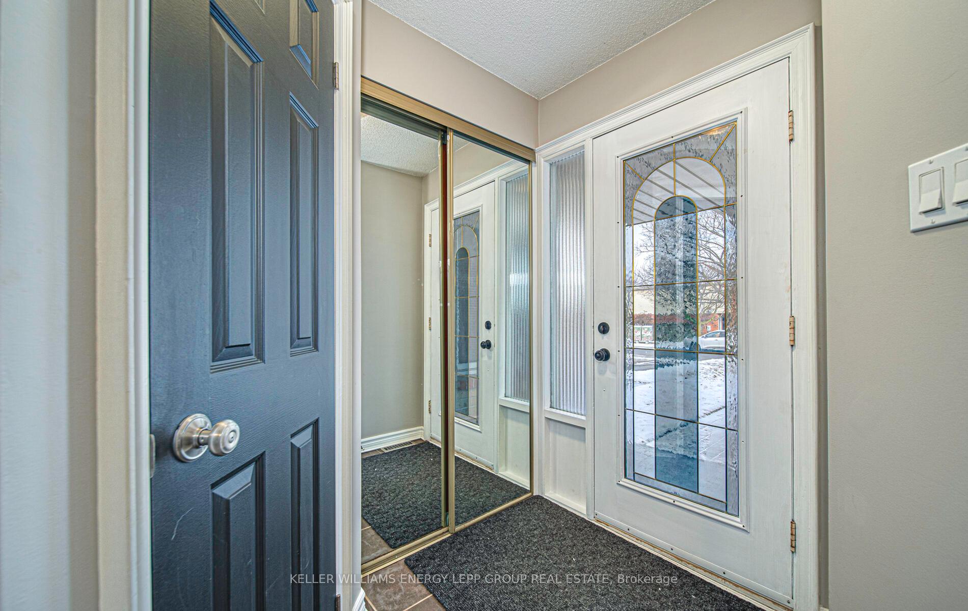 Photo 4 of 1522 Falconcrest Drive, Pickering, Liverpool — HOMEH