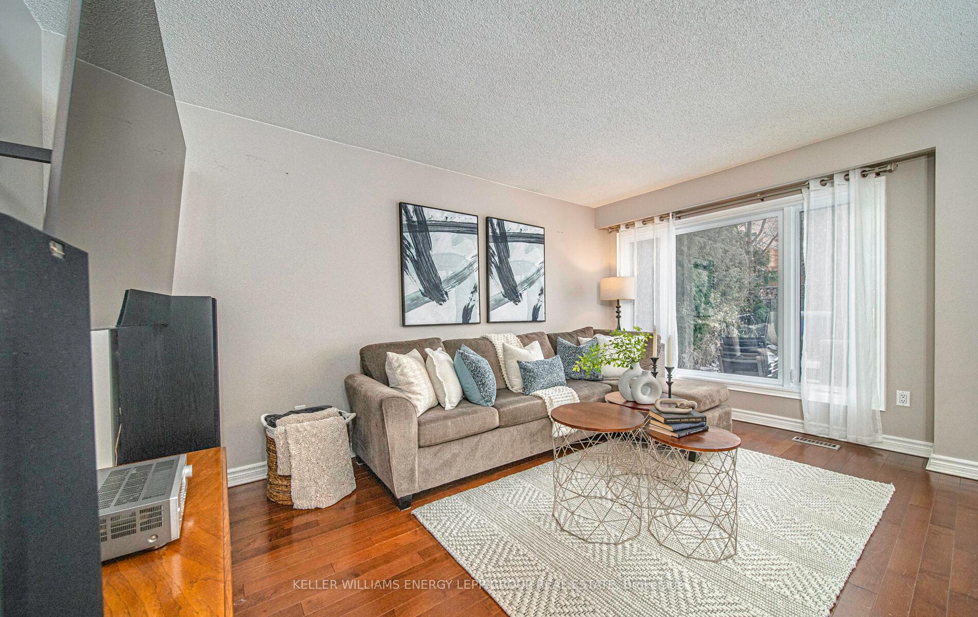 Photo 10 of 1522 Falconcrest Drive, Pickering, Liverpool — HOMEH