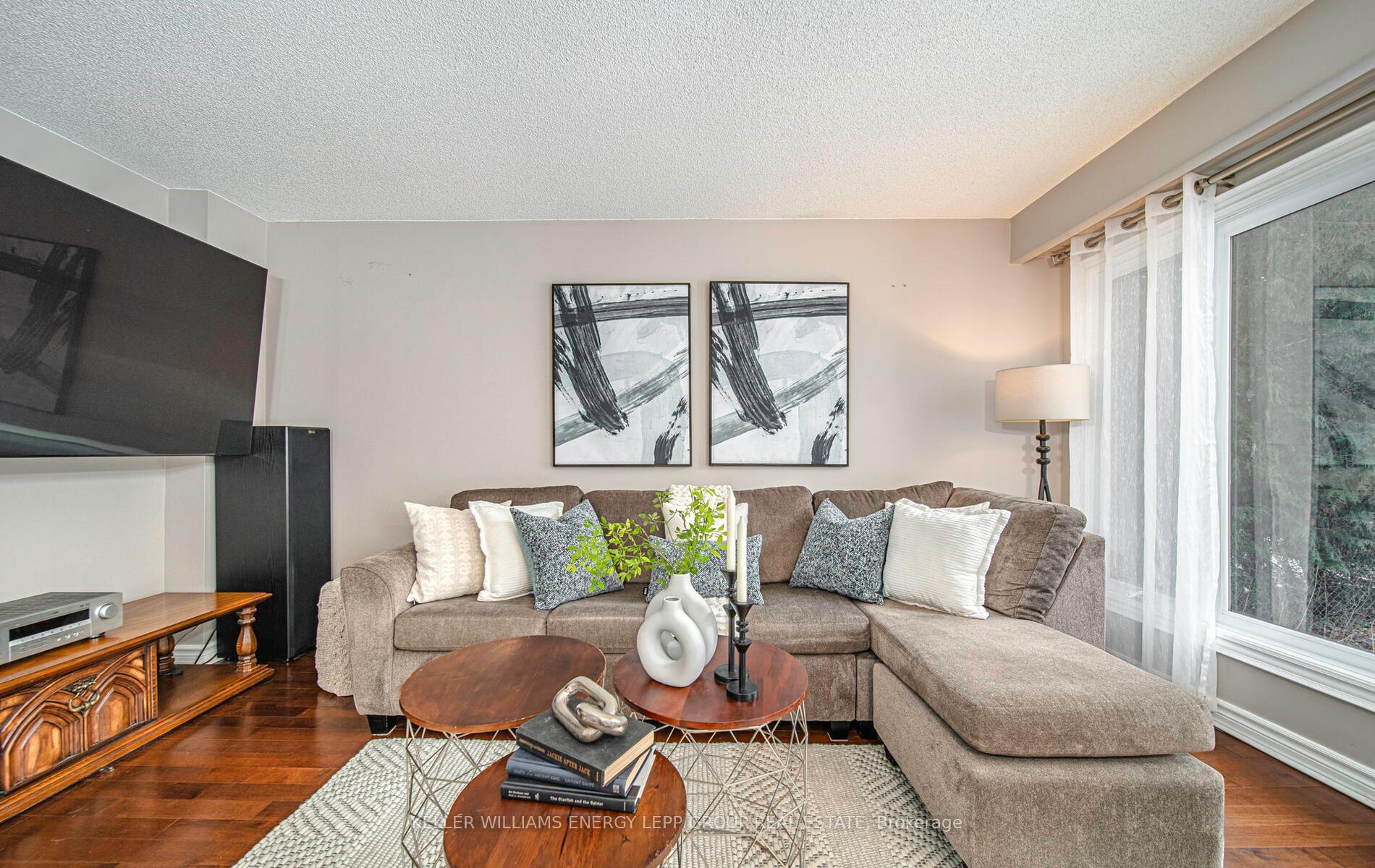 Photo 11 of 1522 Falconcrest Drive, Pickering, Liverpool — HOMEH