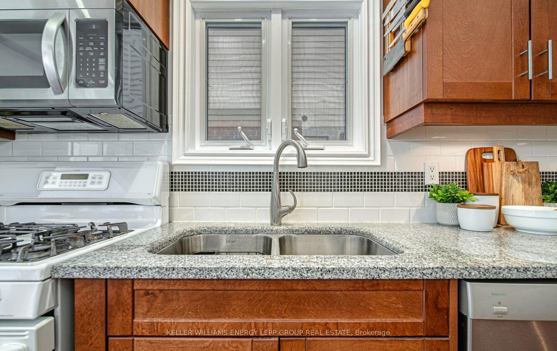 Photo 18 of 1522 Falconcrest Drive, Pickering, Liverpool — HOMEH