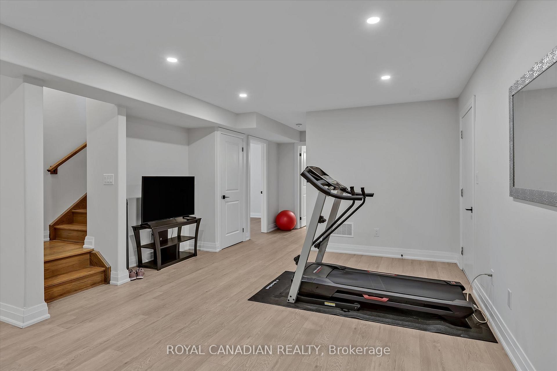 Photo 32 of 730 Whetstone Lane, Peterborough, Northcrest Ward 5 — HOMEH