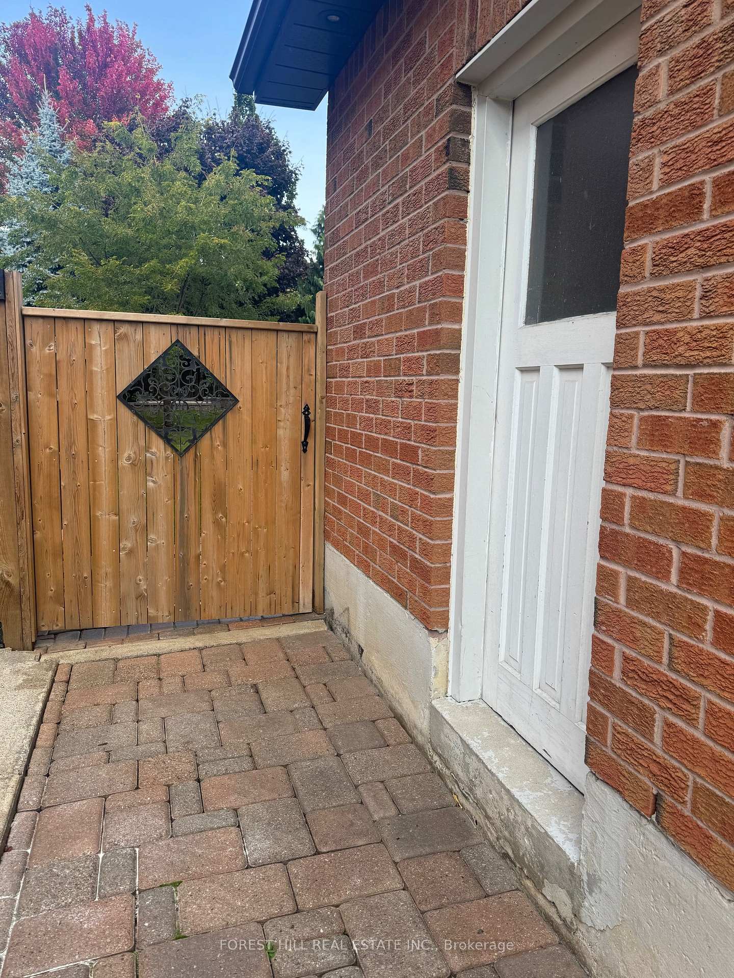 Photo 2 of 165 Columbus Avenue, Vaughan, East Woodbridge — HOMEH