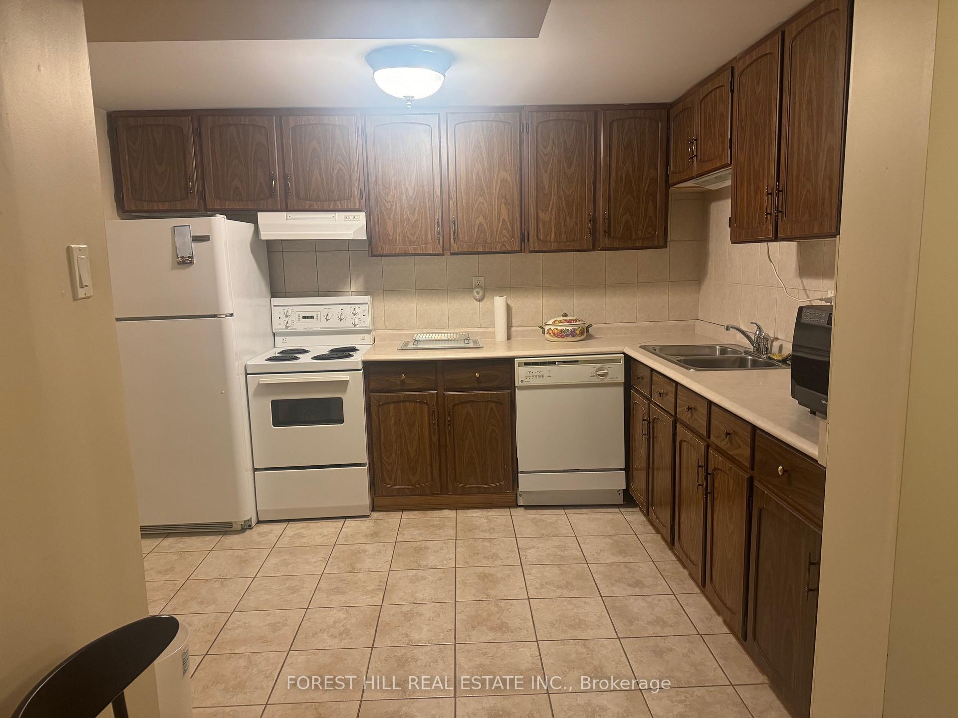 Photo 12 of 165 Columbus Avenue, Vaughan, East Woodbridge — HOMEH