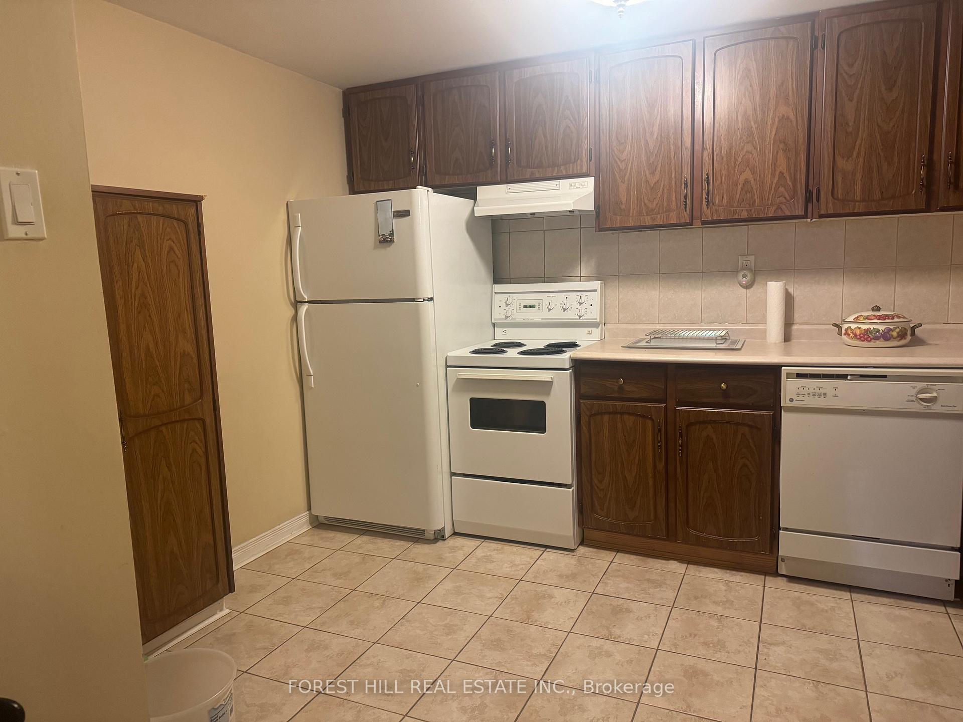 Photo 13 of 165 Columbus Avenue, Vaughan, East Woodbridge — HOMEH