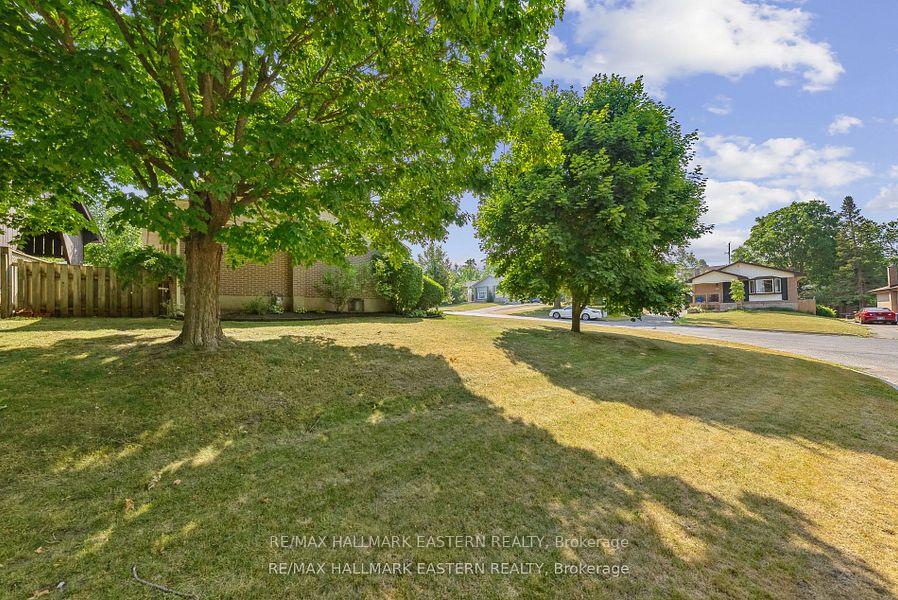 Photo 24 of 604 Garside Drive, Peterborough, Ashburnham Ward 4 — HOMEH