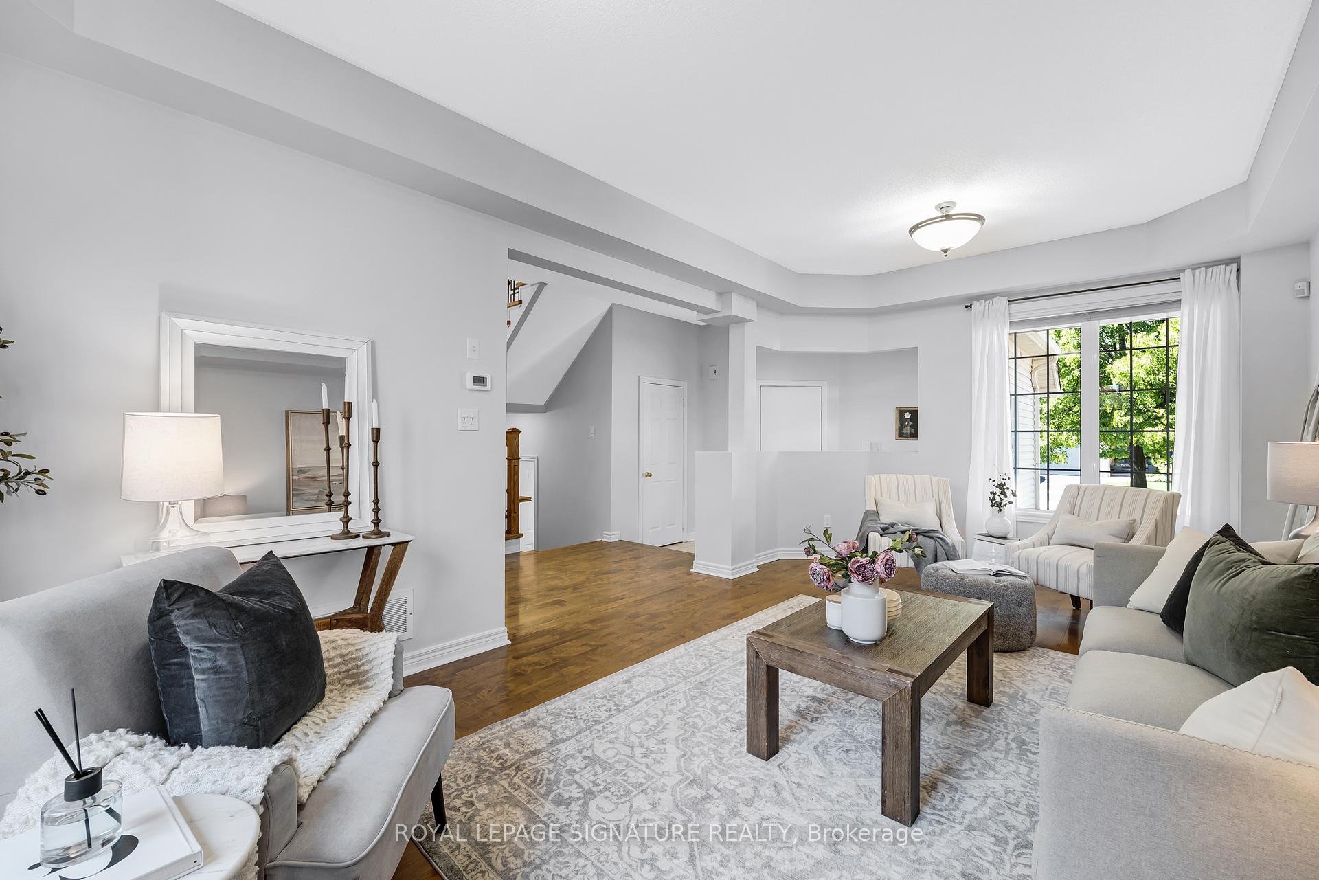 Photo 5 of 39 Divine Drive, Whitby, Rolling Acres — HOMEH