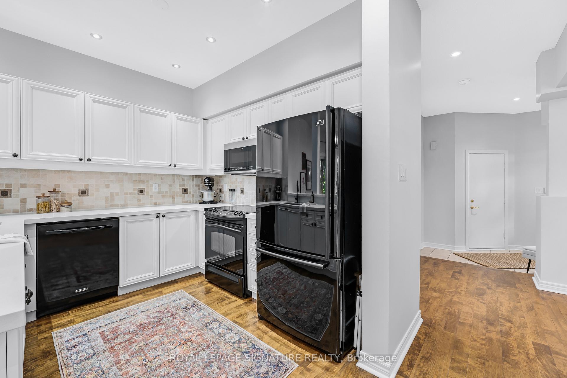 Photo 9 of 39 Divine Drive, Whitby, Rolling Acres — HOMEH