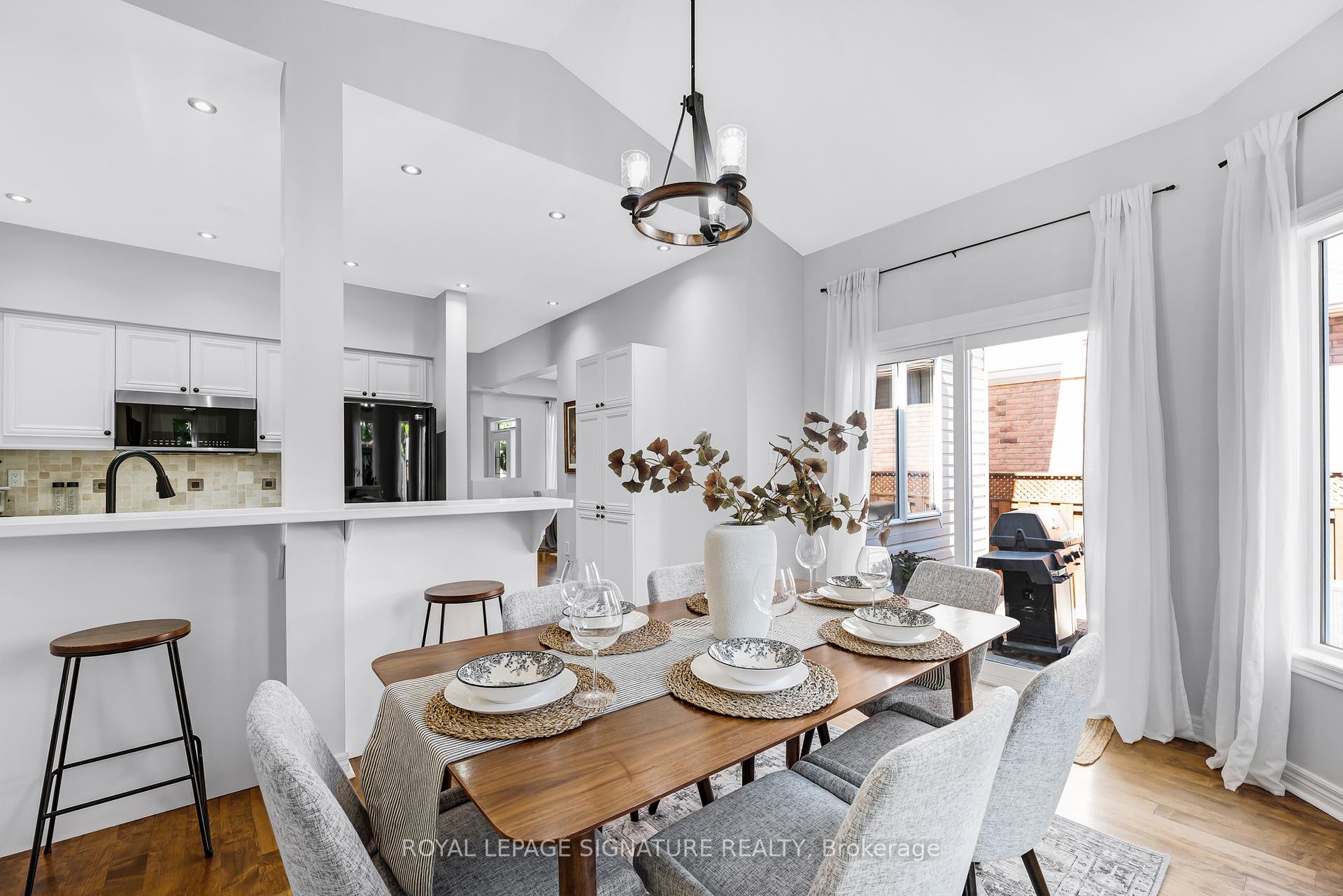 Photo 13 of 39 Divine Drive, Whitby, Rolling Acres — HOMEH