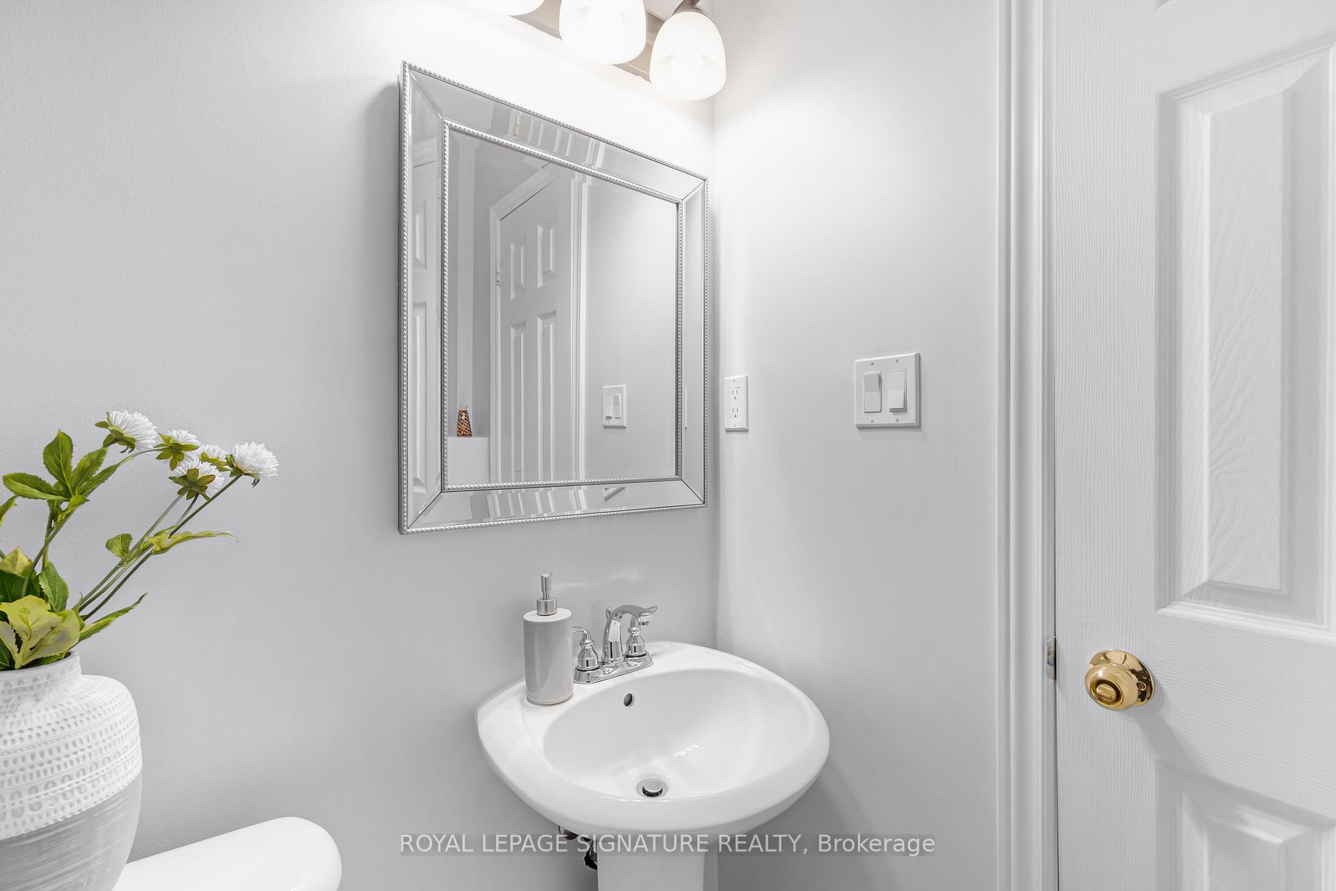 Photo 14 of 39 Divine Drive, Whitby, Rolling Acres — HOMEH