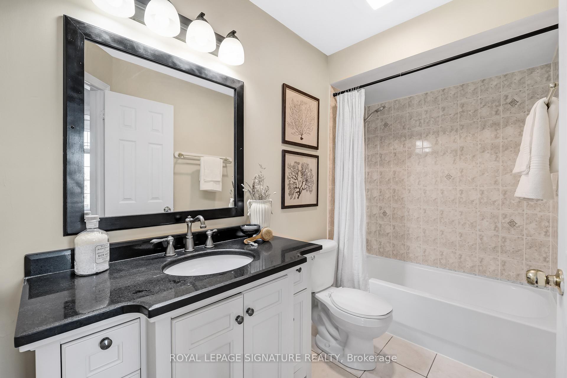 Photo 18 of 39 Divine Drive, Whitby, Rolling Acres — HOMEH