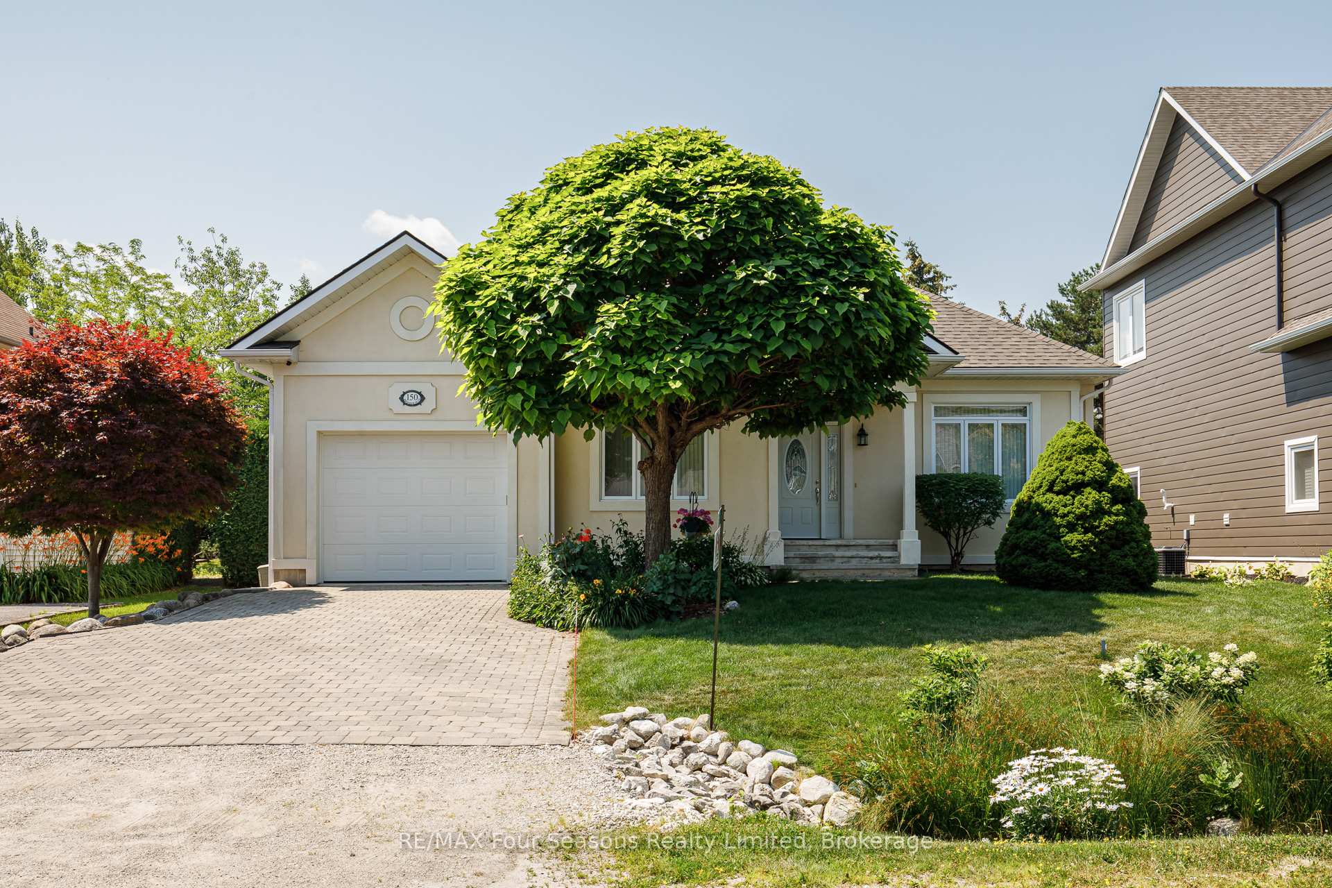 Photo 2 of 150 Brooker Boulevard, Blue Mountains — HOMEH