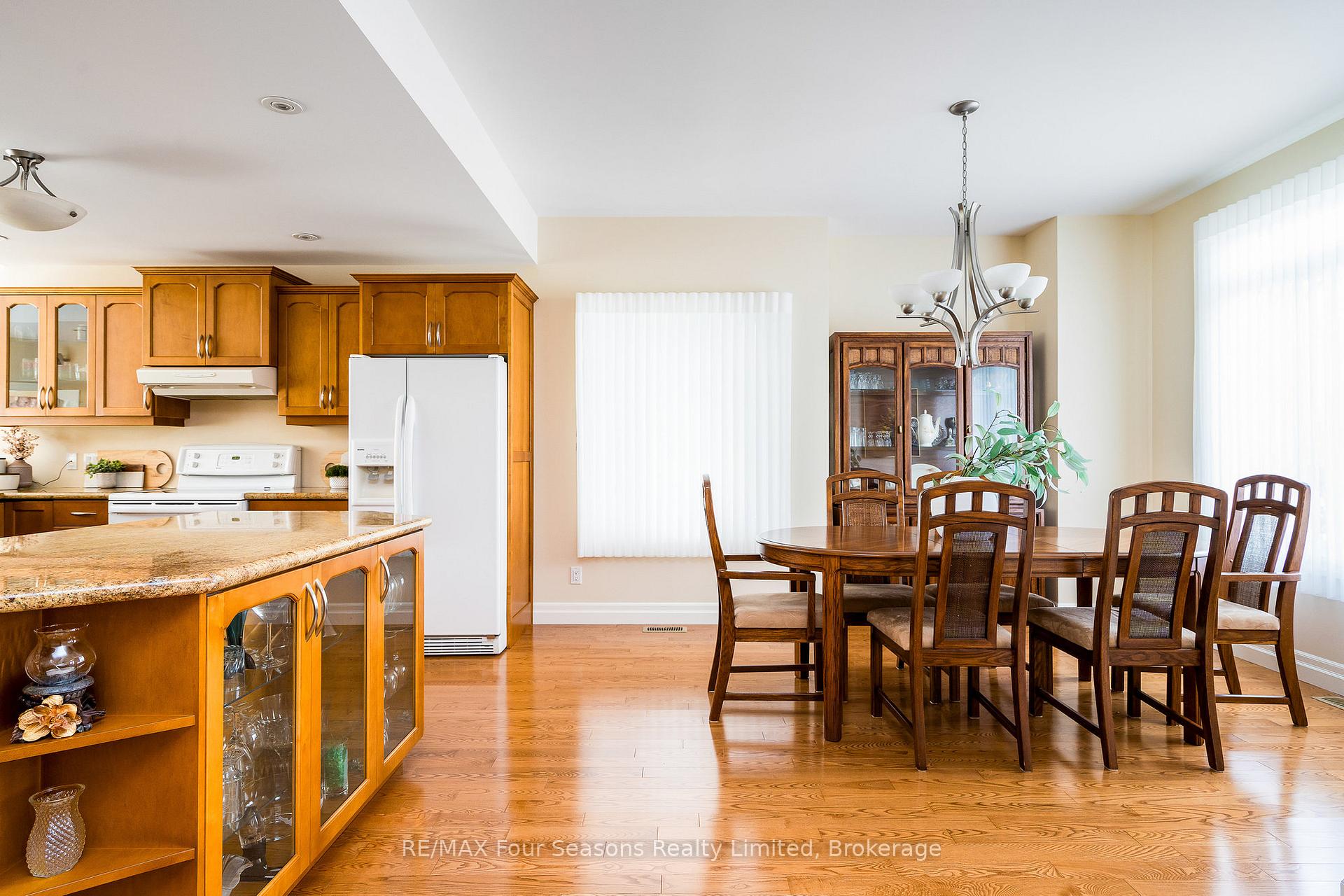 Photo 7 of 150 Brooker Boulevard, Blue Mountains — HOMEH