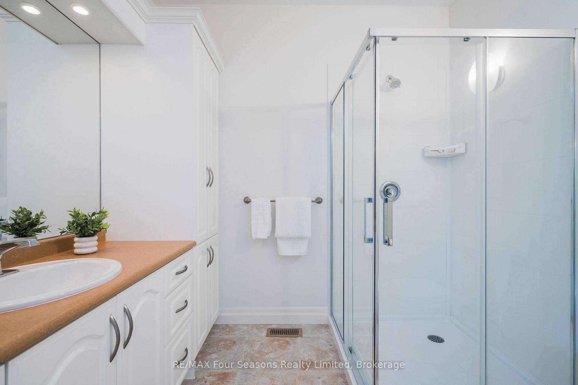 Photo 20 of 150 Brooker Boulevard, Blue Mountains — HOMEH