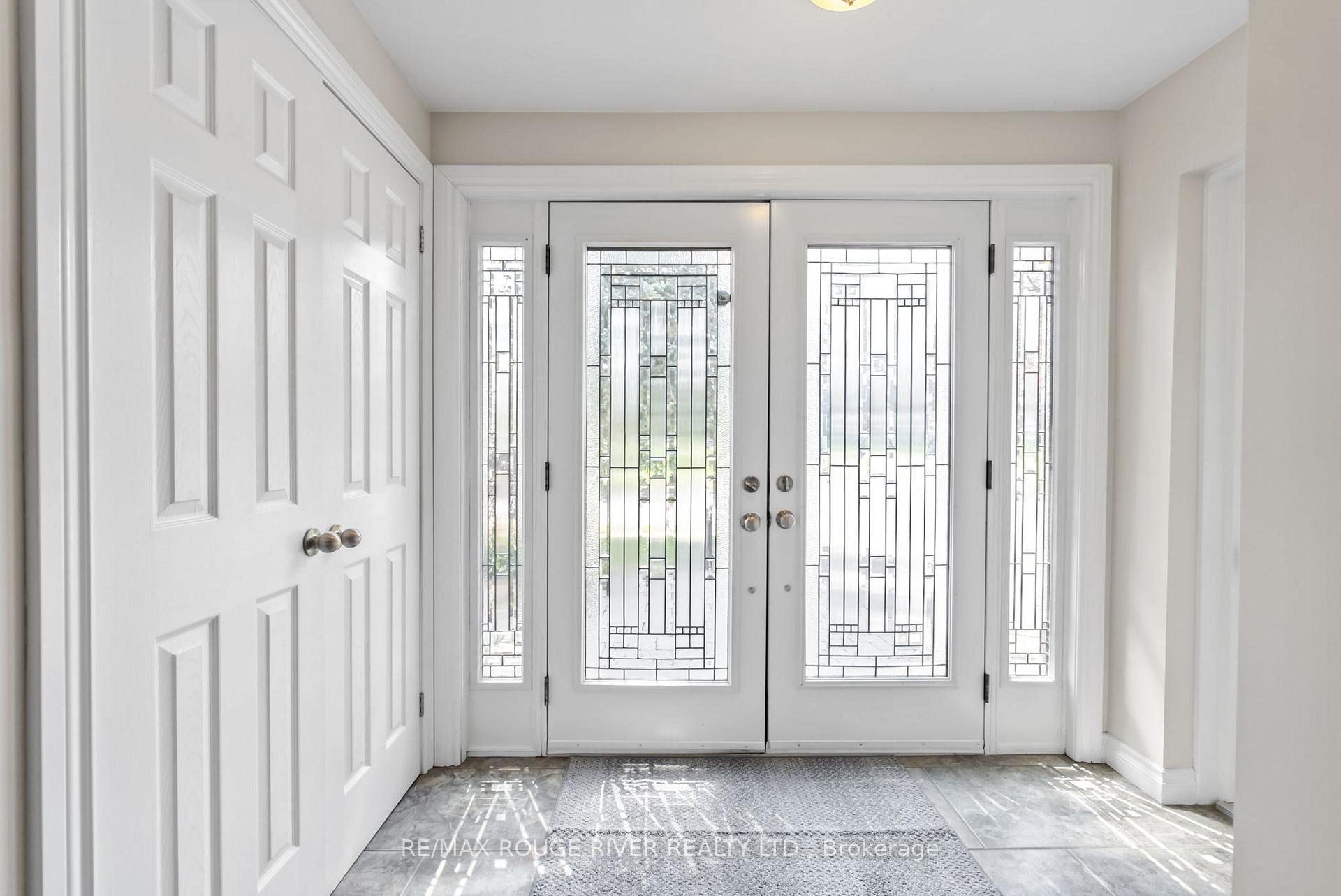 Photo 2 of 108 Orchard Court, Whitby, Downtown Whitby — HOMEH