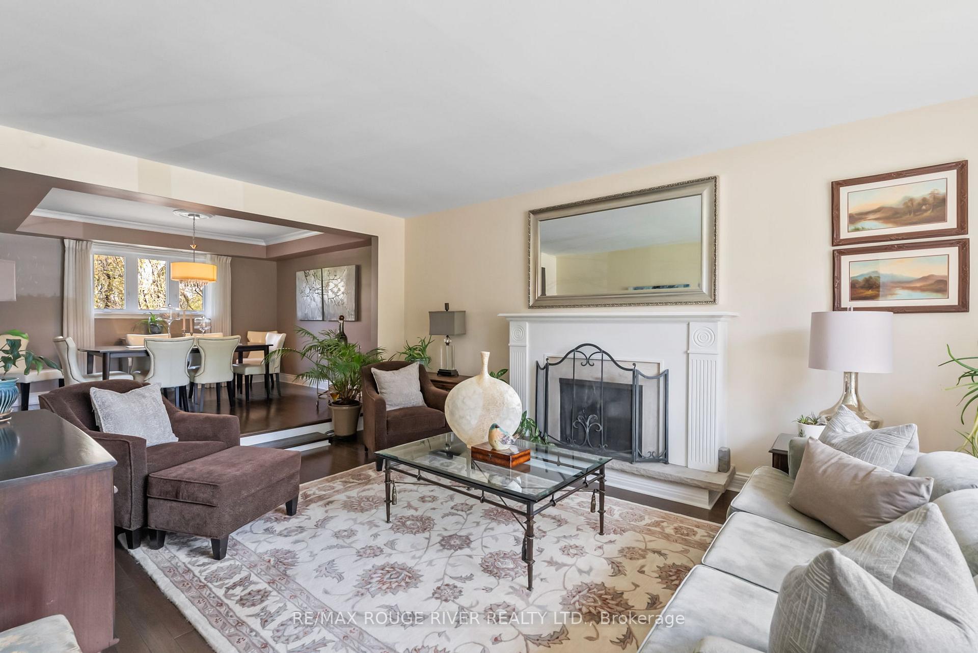 Photo 3 of 108 Orchard Court, Whitby, Downtown Whitby — HOMEH