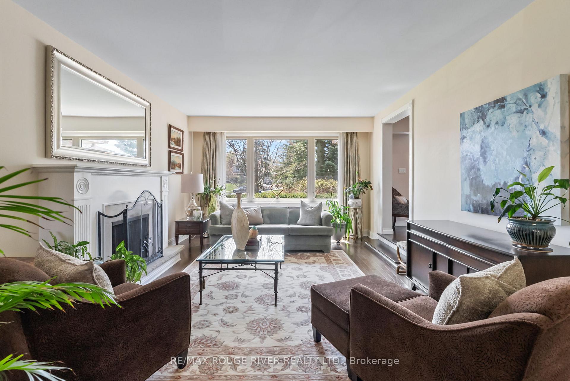 Photo 5 of 108 Orchard Court, Whitby, Downtown Whitby — HOMEH