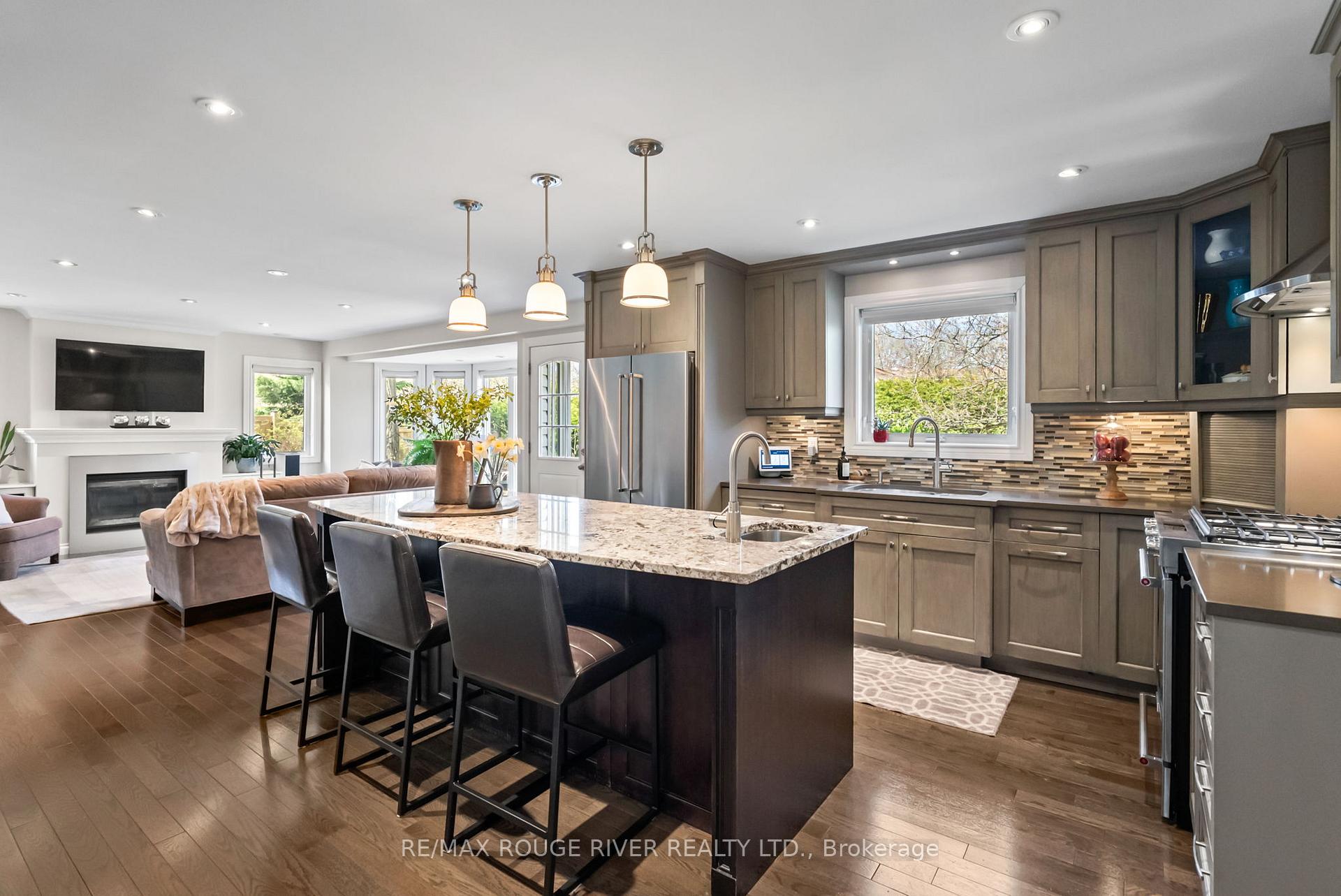 Photo 8 of 108 Orchard Court, Whitby, Downtown Whitby — HOMEH
