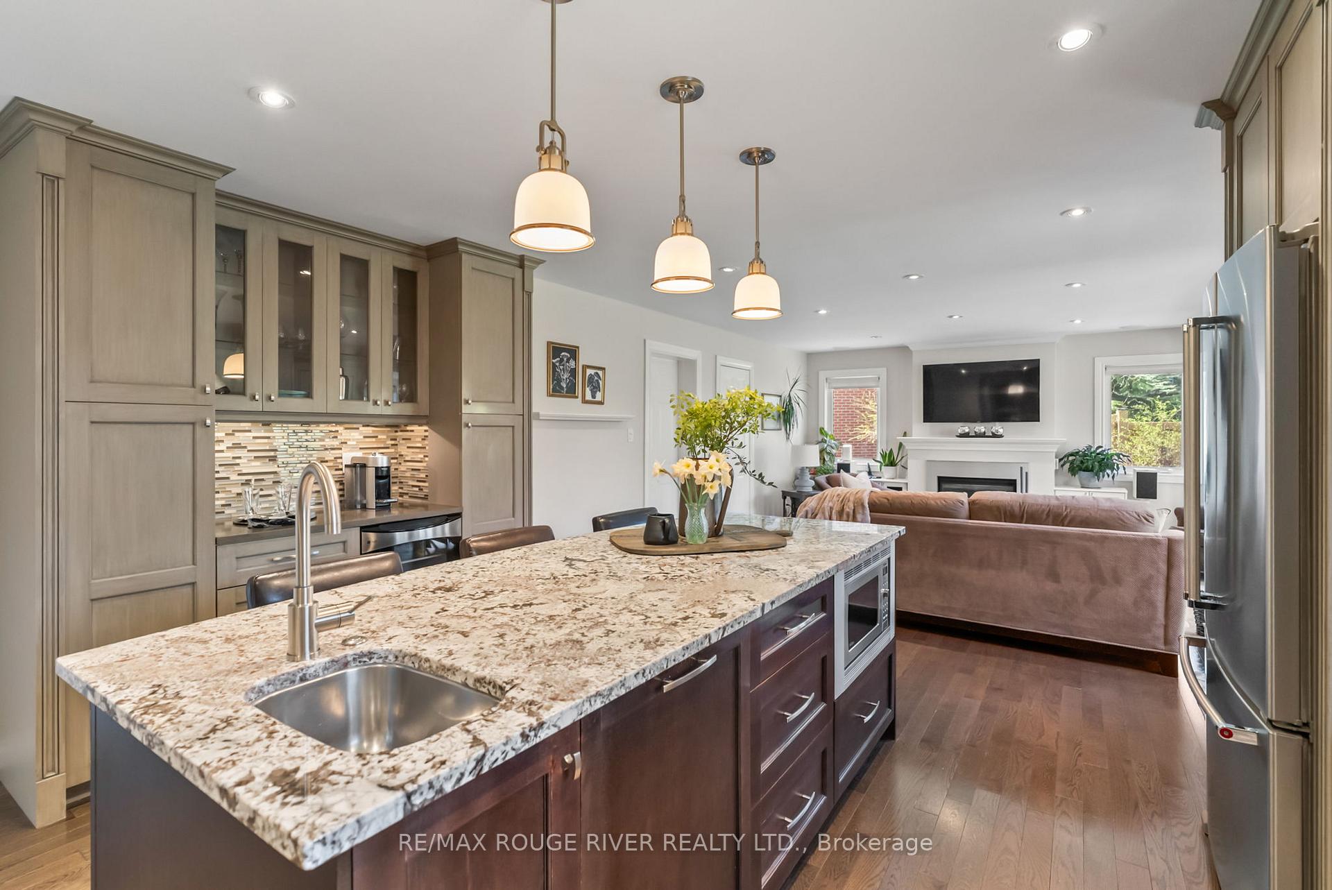 Photo 12 of 108 Orchard Court, Whitby, Downtown Whitby — HOMEH