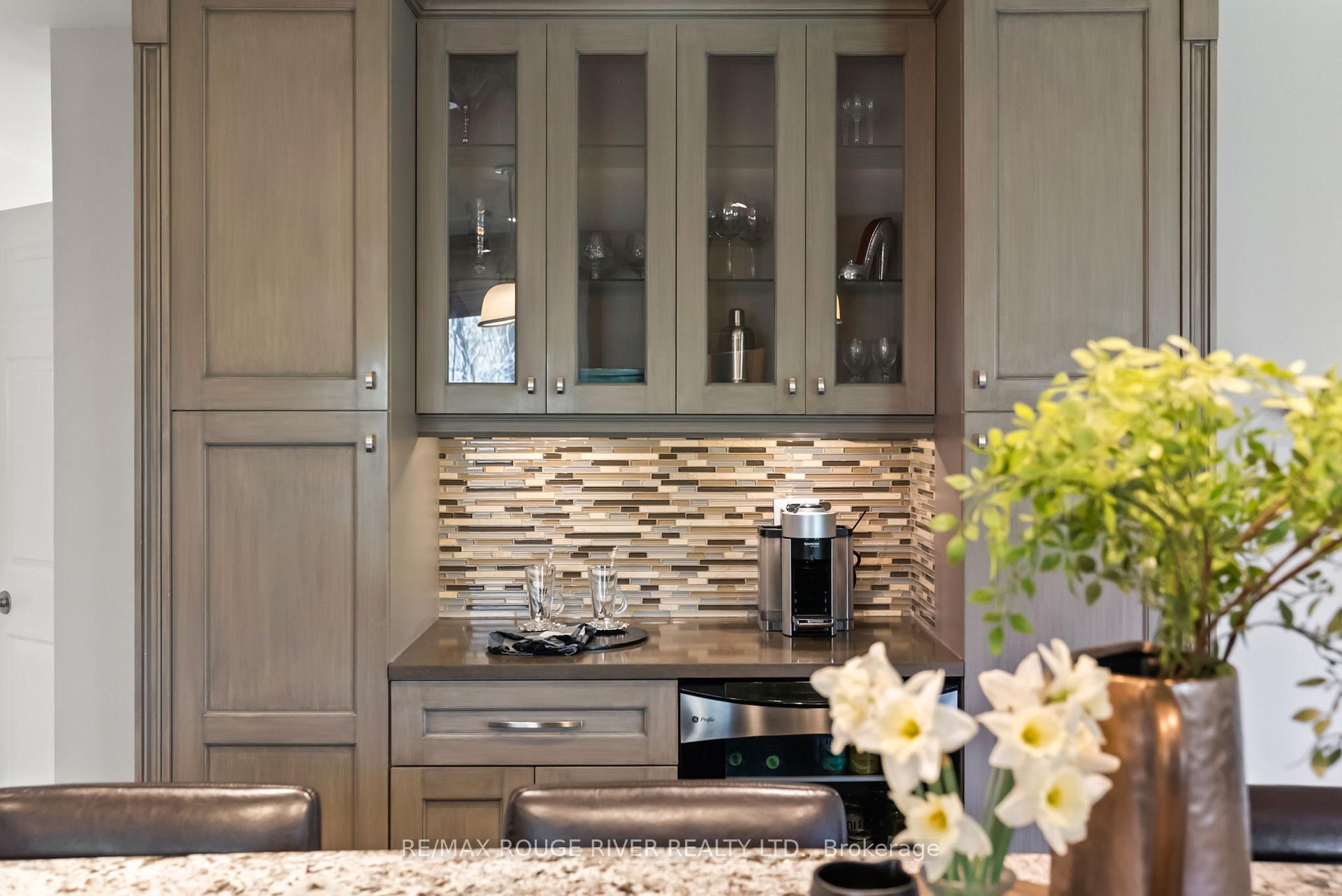 Photo 14 of 108 Orchard Court, Whitby, Downtown Whitby — HOMEH