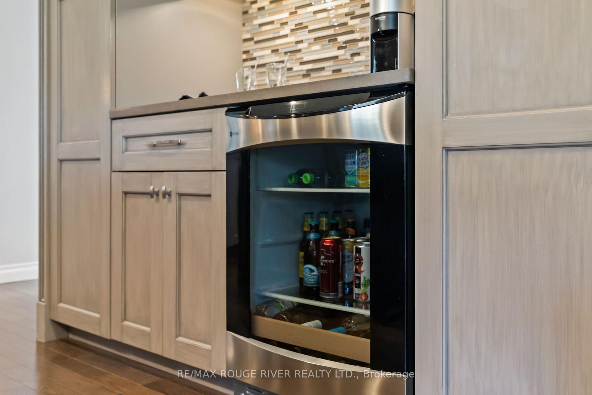 Photo 15 of 108 Orchard Court, Whitby, Downtown Whitby — HOMEH