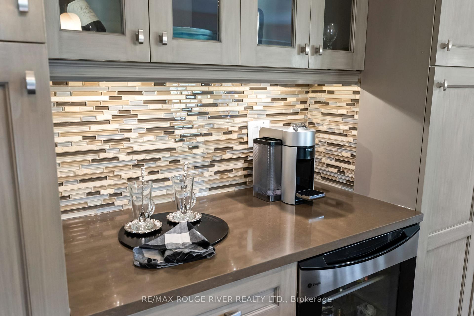 Photo 16 of 108 Orchard Court, Whitby, Downtown Whitby — HOMEH