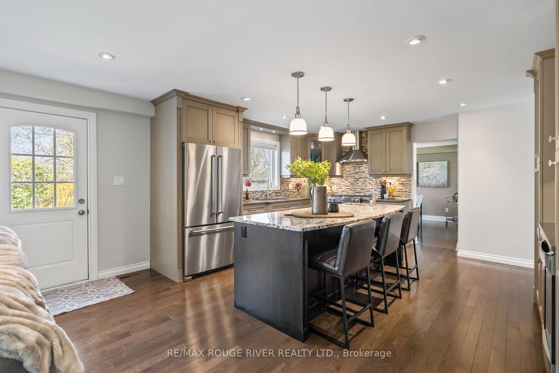 Photo 17 of 108 Orchard Court, Whitby, Downtown Whitby — HOMEH