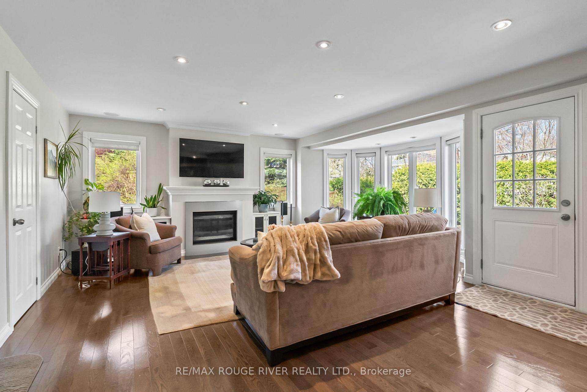 Photo 18 of 108 Orchard Court, Whitby, Downtown Whitby — HOMEH