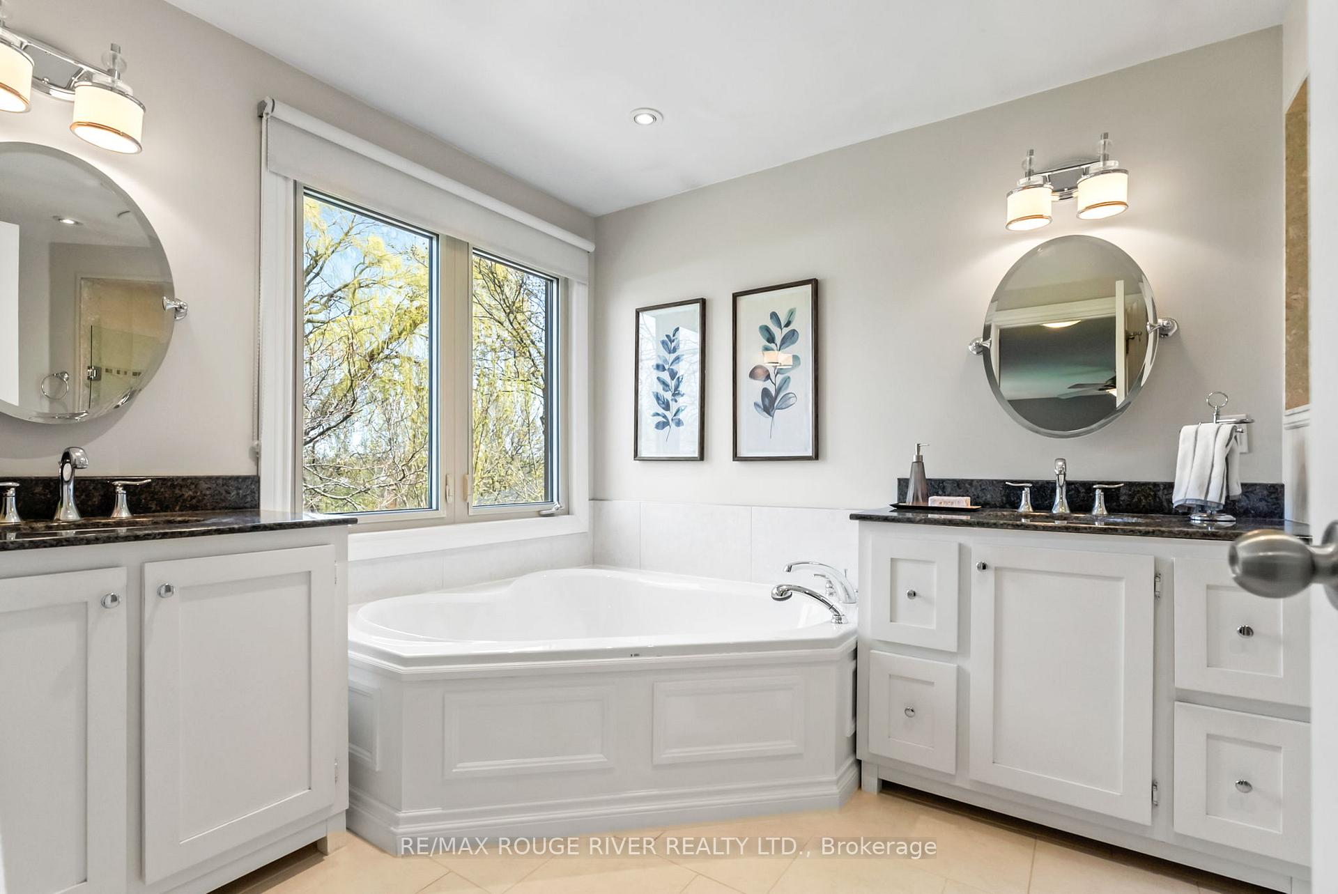 Photo 25 of 108 Orchard Court, Whitby, Downtown Whitby — HOMEH