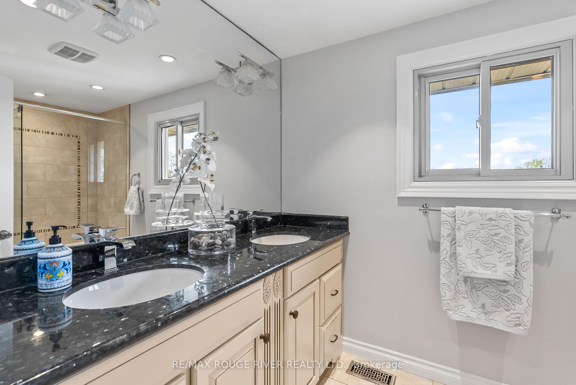 Photo 29 of 108 Orchard Court, Whitby, Downtown Whitby — HOMEH