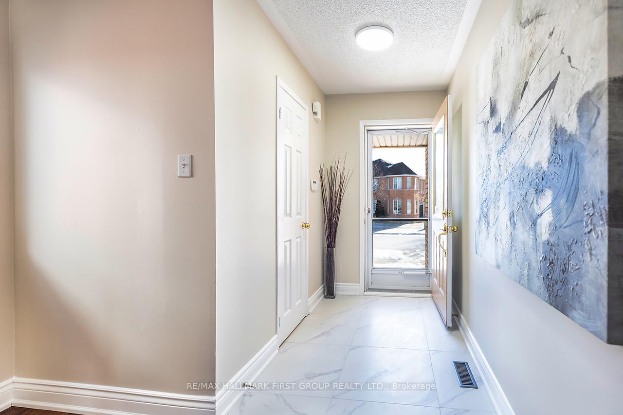 Photo 3 of 610 Amaretto Avenue, Pickering, Amberlea — HOMEH