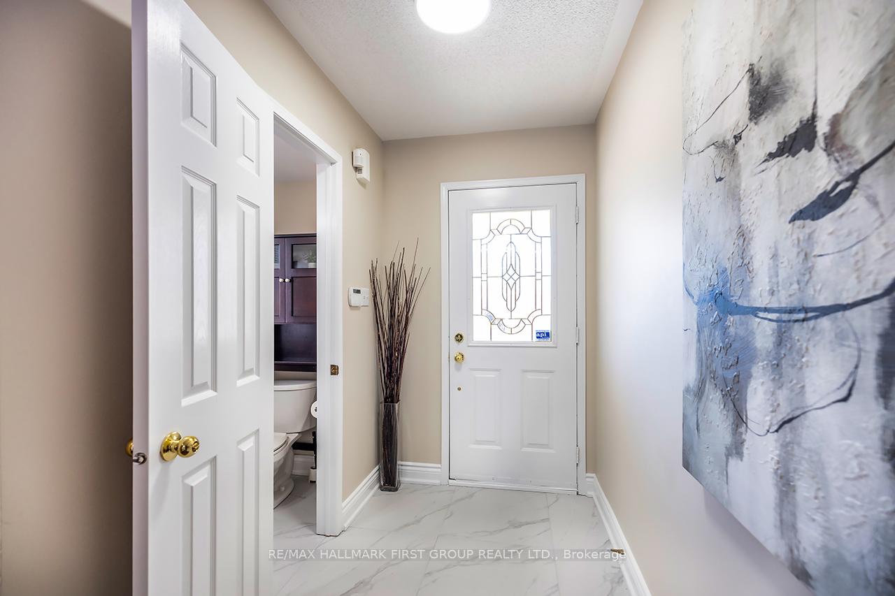 Photo 4 of 610 Amaretto Avenue, Pickering, Amberlea — HOMEH