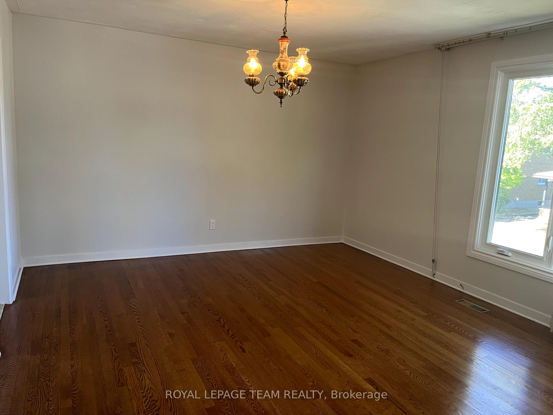 Photo 3 of Unit B - Upper, 2656 Don Street, Ottawa, Lincoln Heights — HOMEH