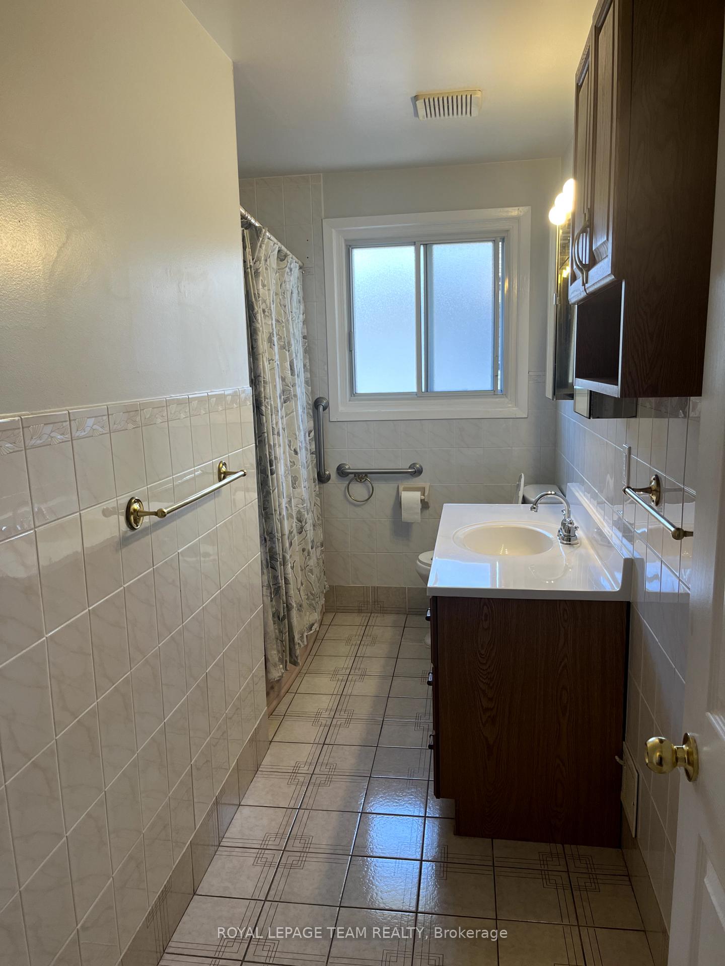 Photo 12 of Unit B - Upper, 2656 Don Street, Ottawa, Lincoln Heights — HOMEH