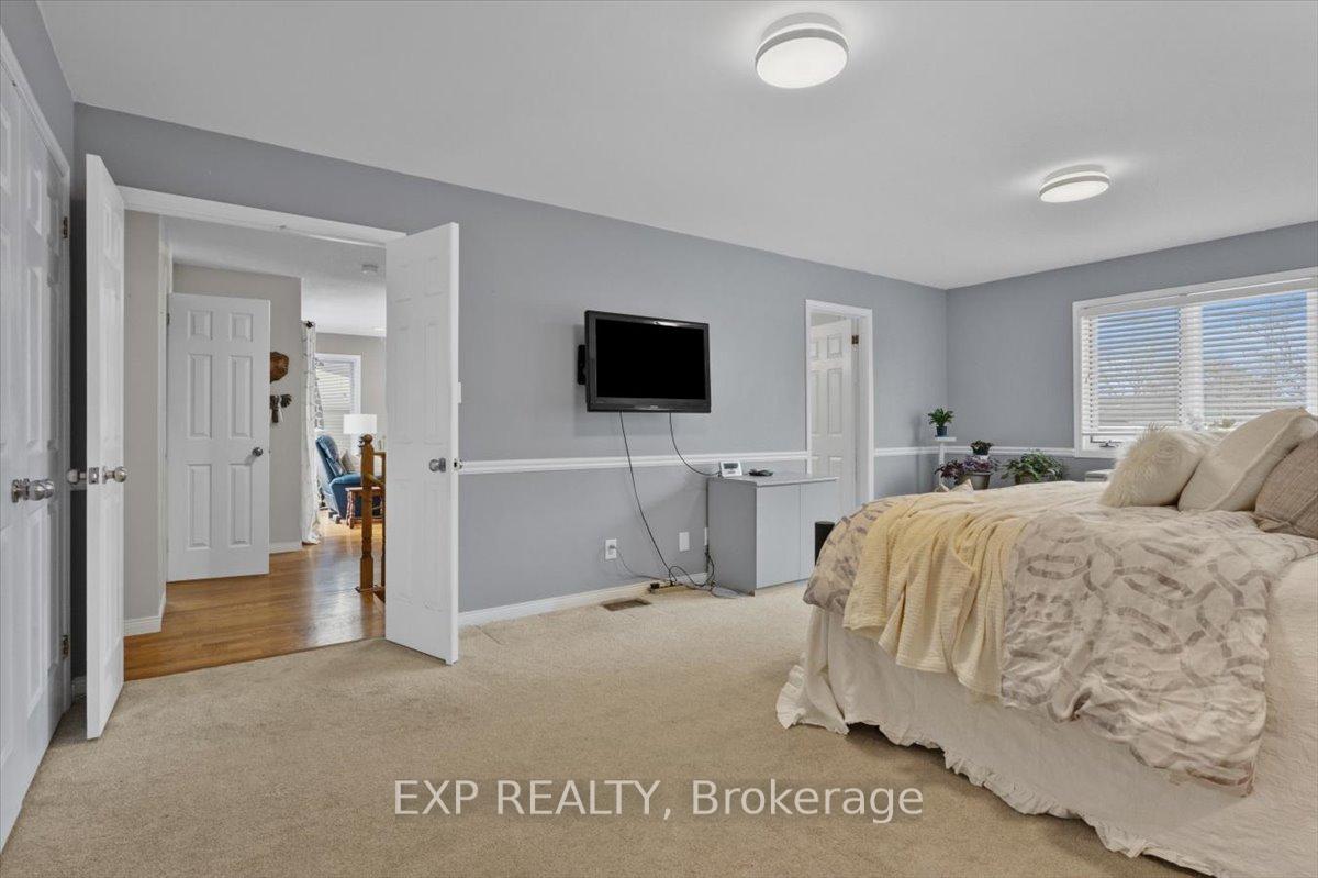 Photo 10 of 203 Stewart Street, Whitby, Blue Grass Meadows — HOMEH