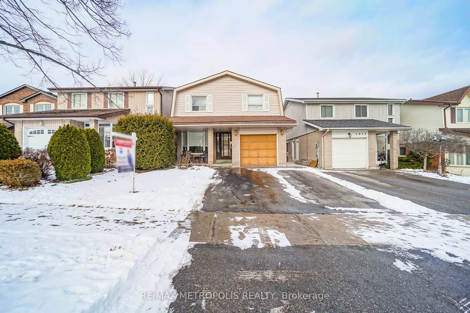 Photo 3 of 1919 New Street, Pickering, Amberlea — HOMEH