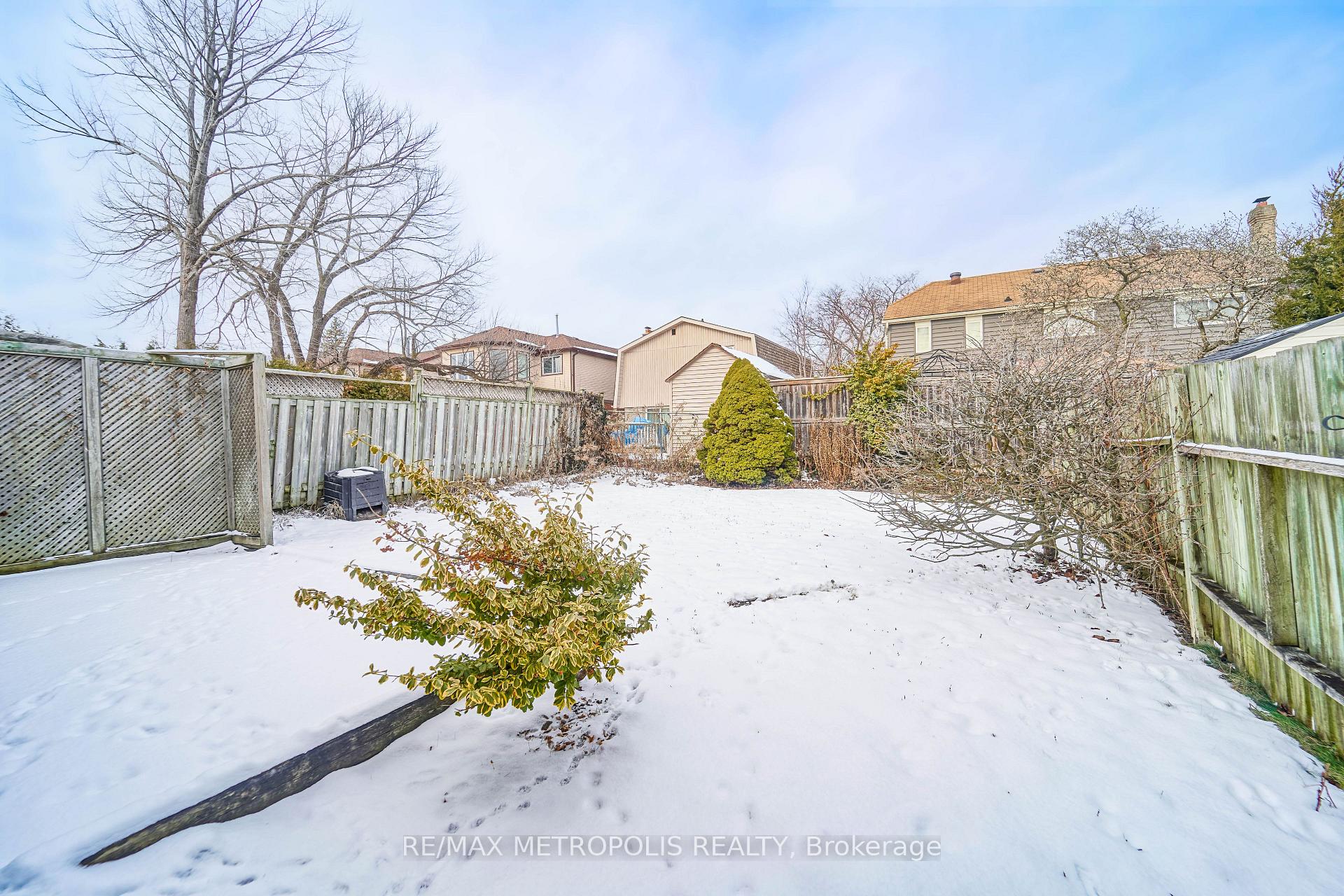 Photo 4 of 1919 New Street, Pickering, Amberlea — HOMEH