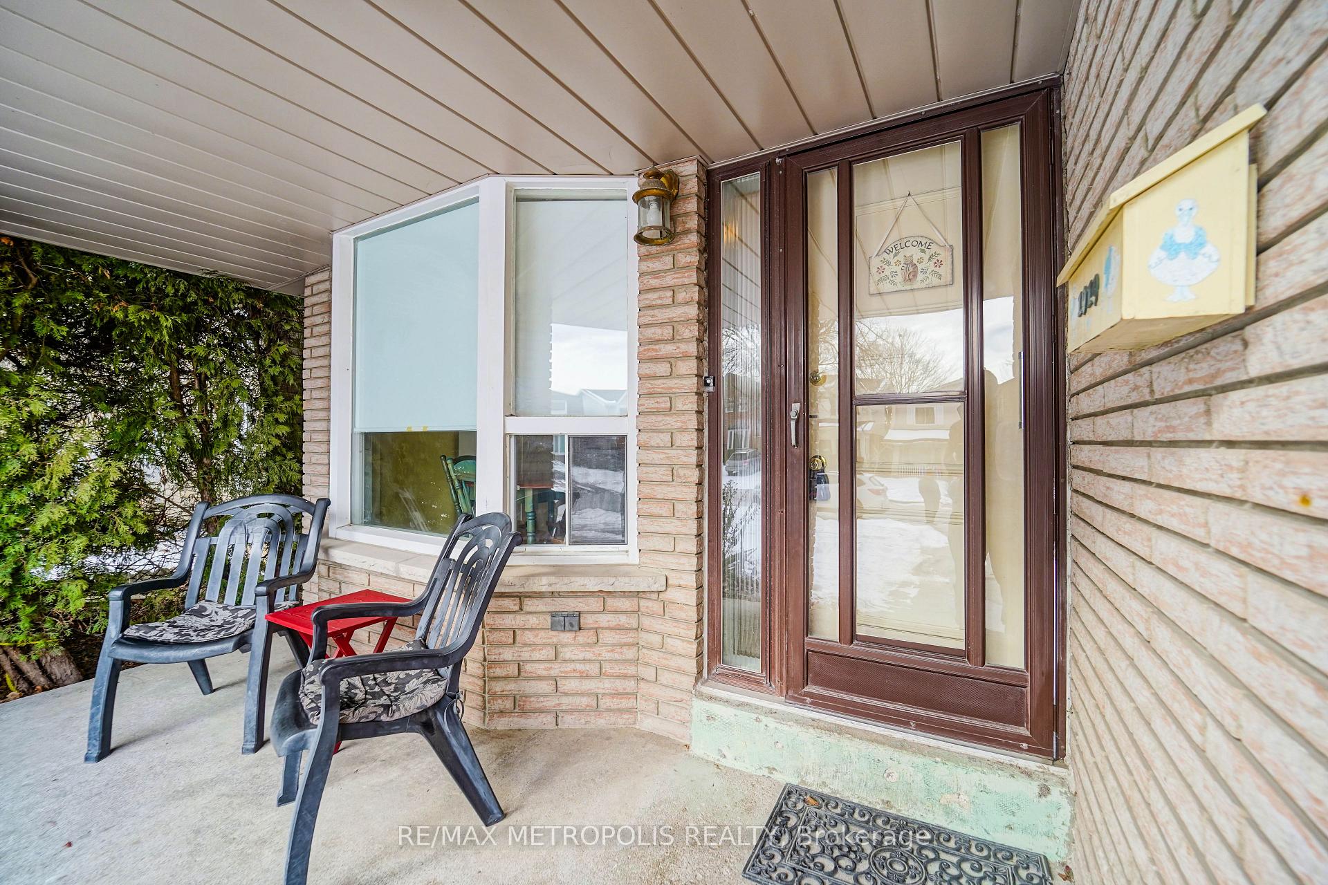 Photo 6 of 1919 New Street, Pickering, Amberlea — HOMEH