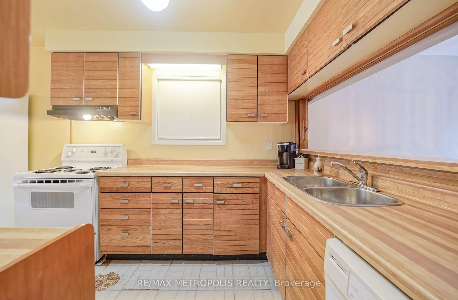 Photo 10 of 1919 New Street, Pickering, Amberlea — HOMEH