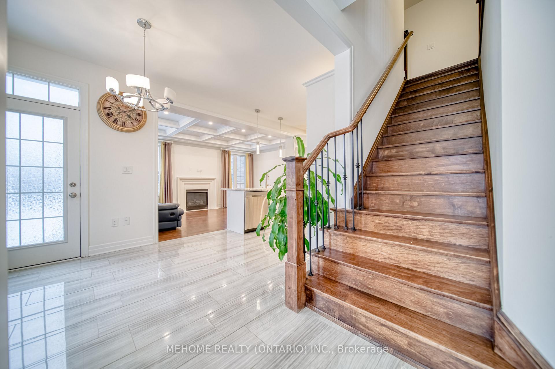 Photo 4 of 249 Thomas Philips Drive, Aurora, Rural Aurora — HOMEH