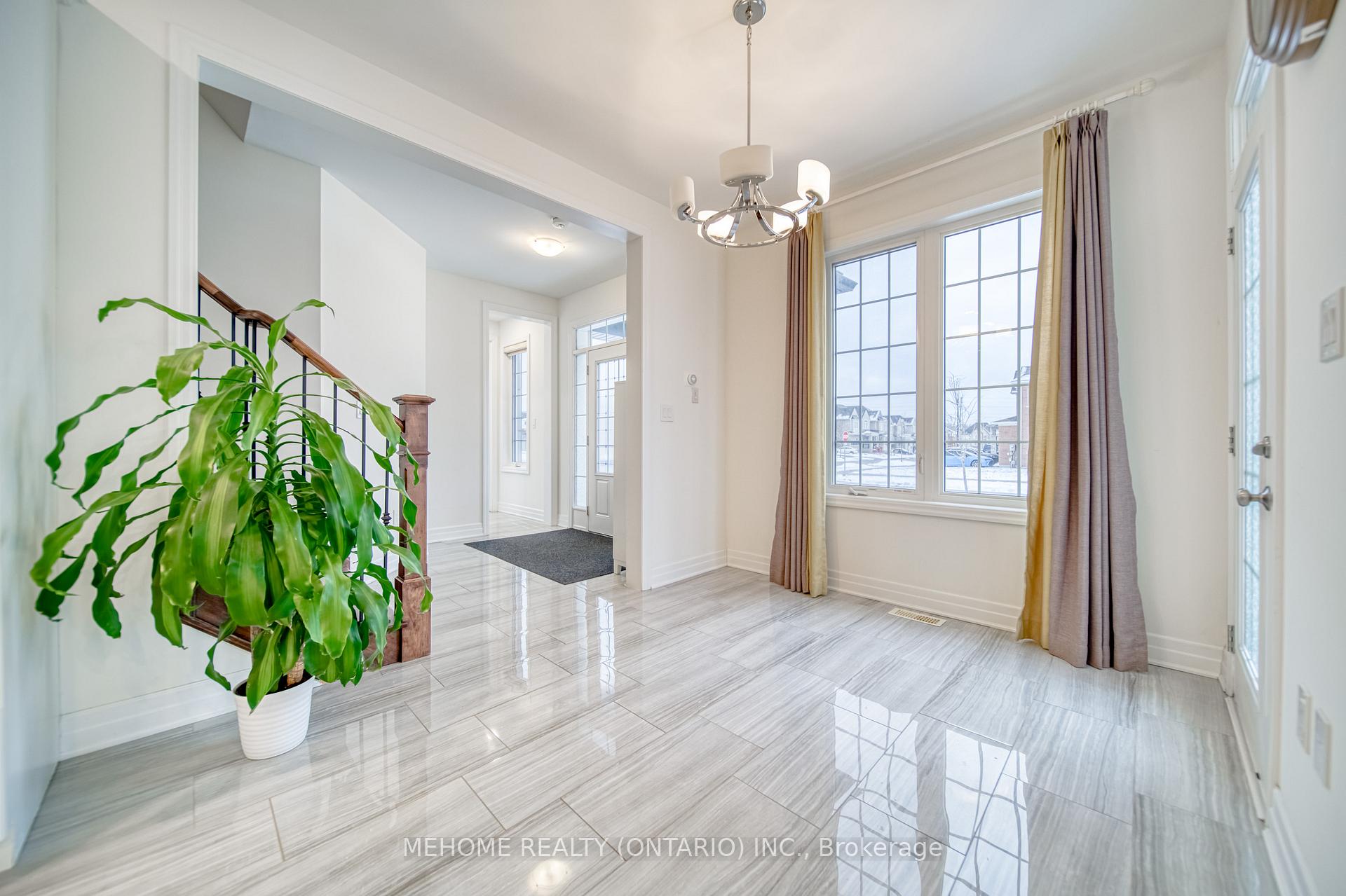 Photo 14 of 249 Thomas Philips Drive, Aurora, Rural Aurora — HOMEH